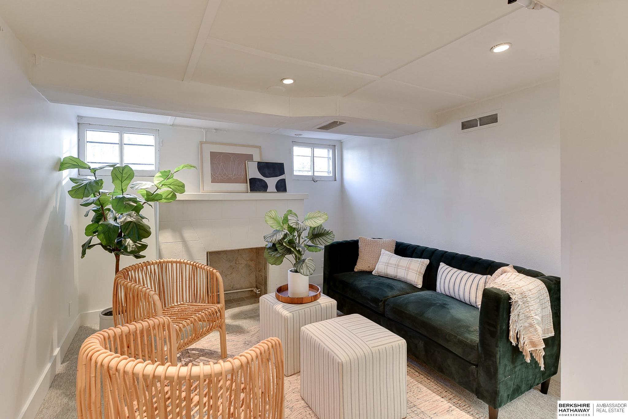 Omaha, Nebraska 68132, United States, 4 Bedrooms Bedrooms, ,4 BathroomsBathrooms,Residential,Pending,14566