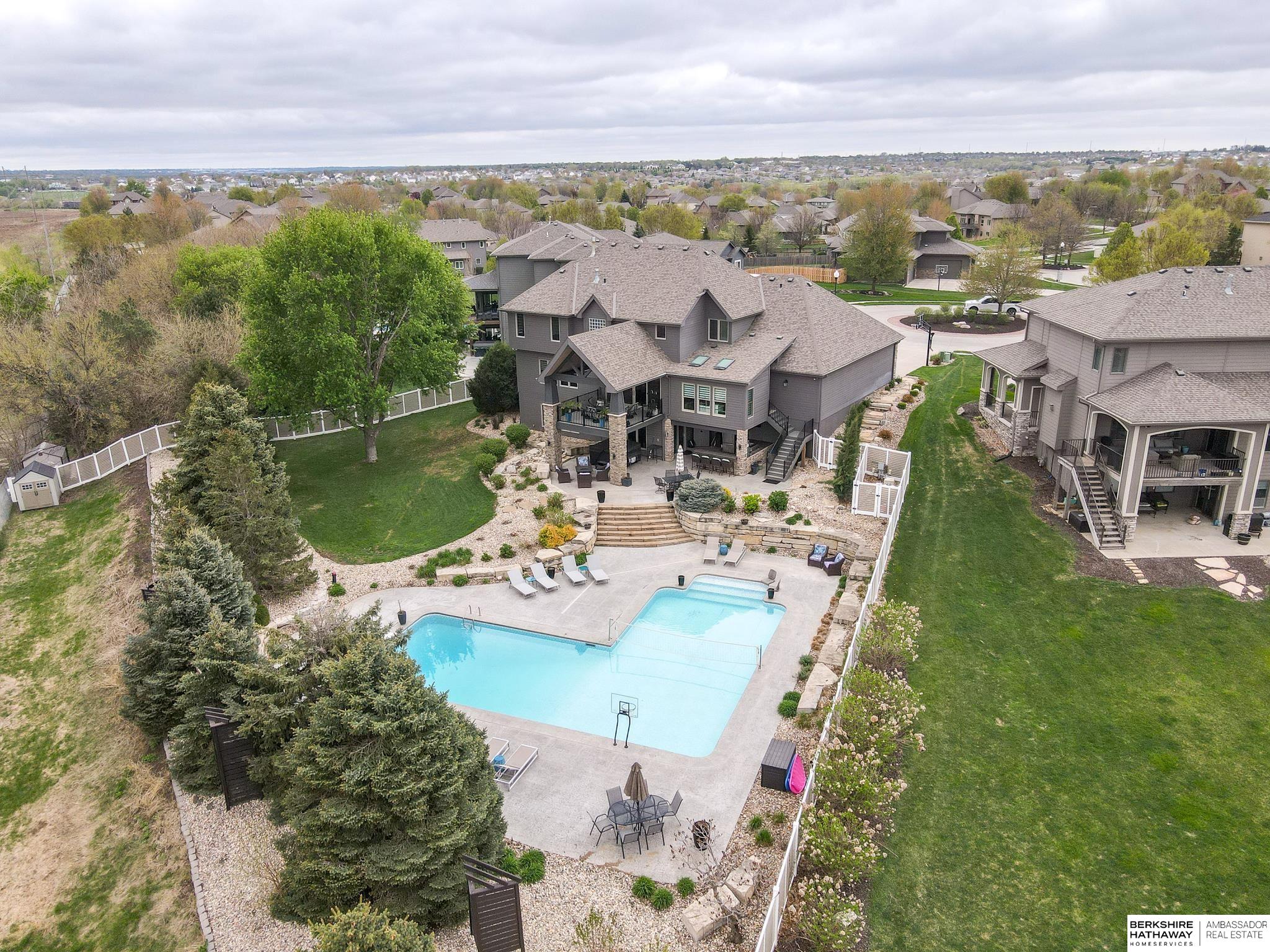 Omaha, Nebraska 68130, United States, 5 Bedrooms Bedrooms, ,5 BathroomsBathrooms,Residential,Pending,117465