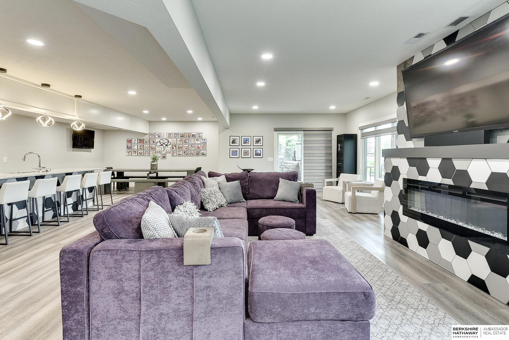 Omaha, Nebraska 68130, United States, 5 Bedrooms Bedrooms, ,5 BathroomsBathrooms,Residential,Pending,117465