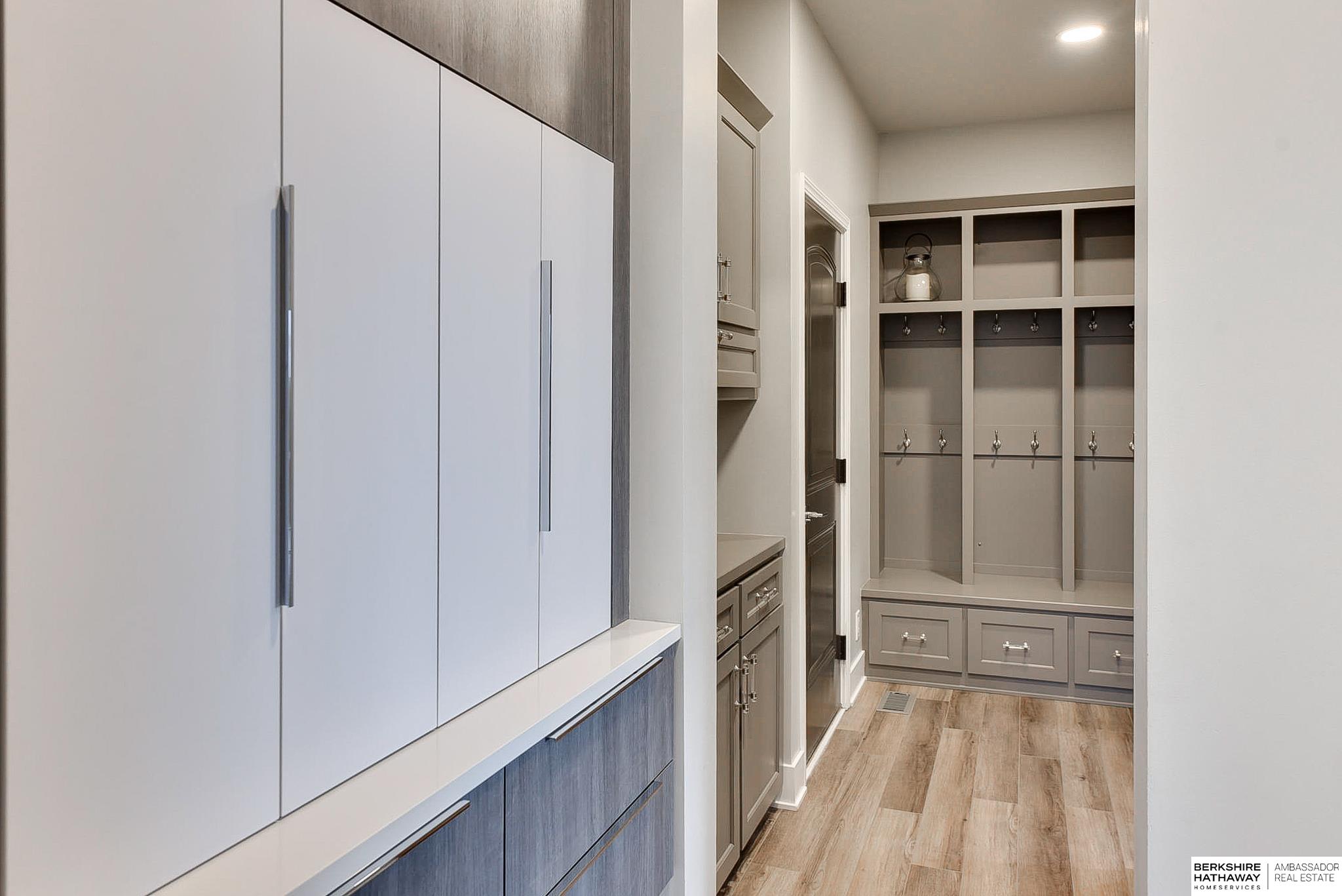 Omaha, Nebraska 68130, United States, 5 Bedrooms Bedrooms, ,5 BathroomsBathrooms,Residential,Pending,117465