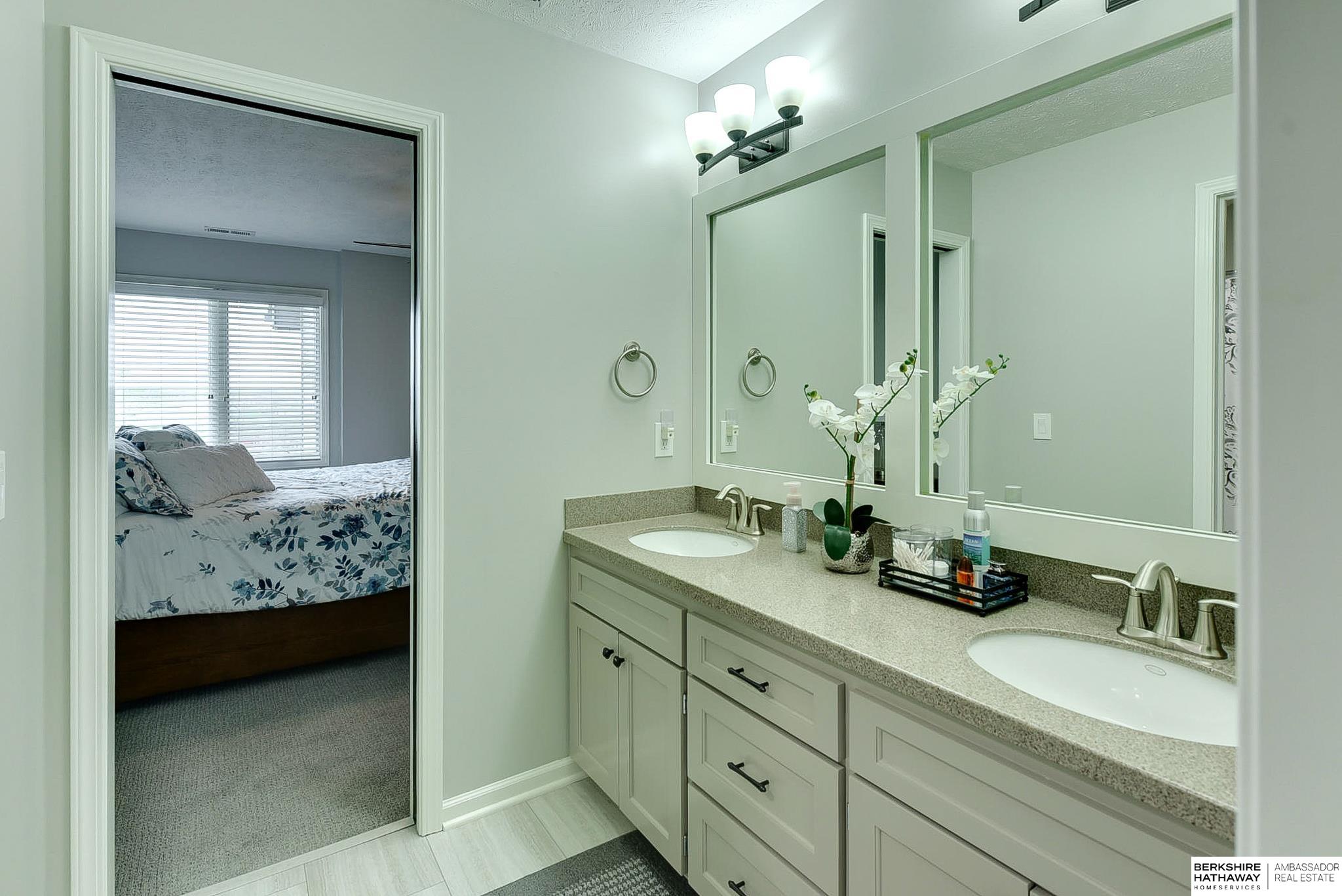 Omaha, Nebraska 68130, United States, 5 Bedrooms Bedrooms, ,5 BathroomsBathrooms,Residential,Pending,117465