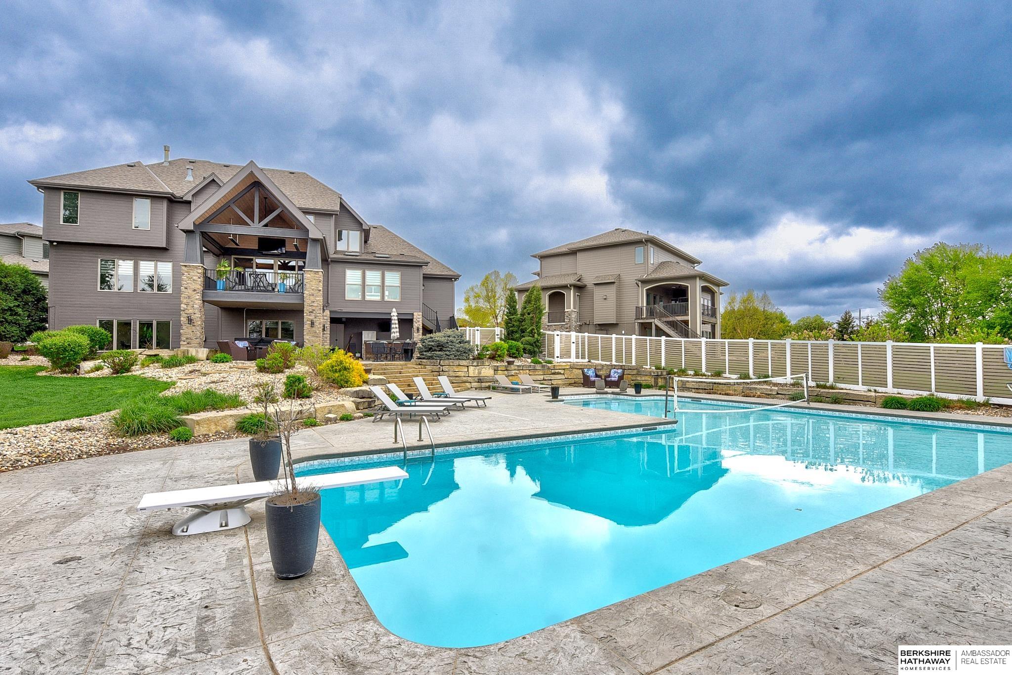 Omaha, Nebraska 68130, United States, 5 Bedrooms Bedrooms, ,5 BathroomsBathrooms,Residential,Pending,117465