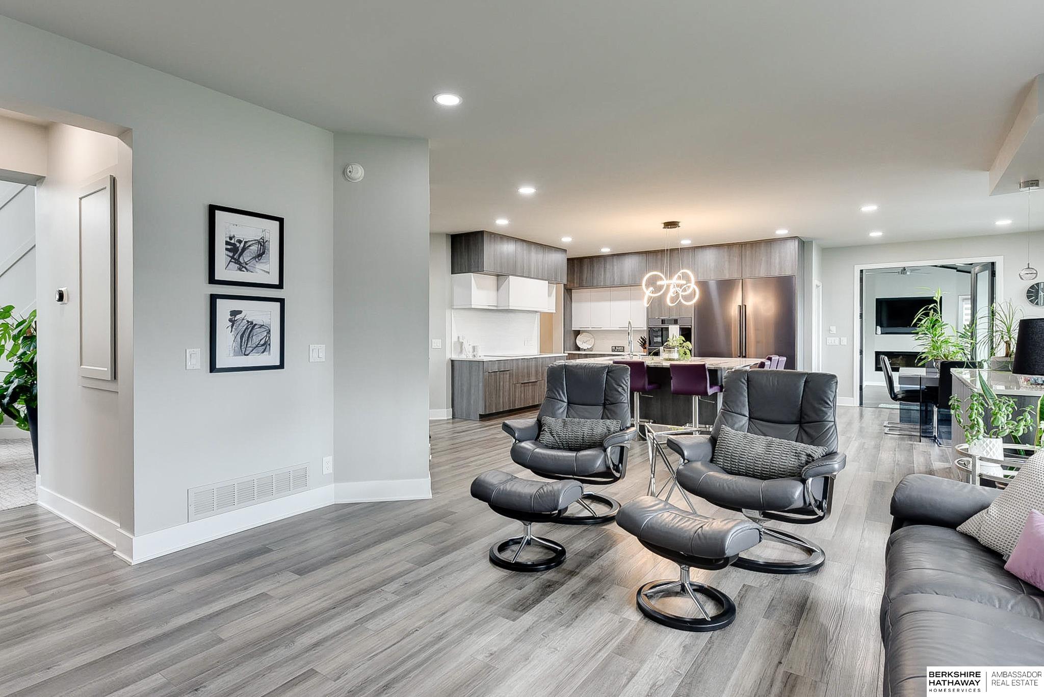 Omaha, Nebraska 68130, United States, 5 Bedrooms Bedrooms, ,5 BathroomsBathrooms,Residential,Pending,117465