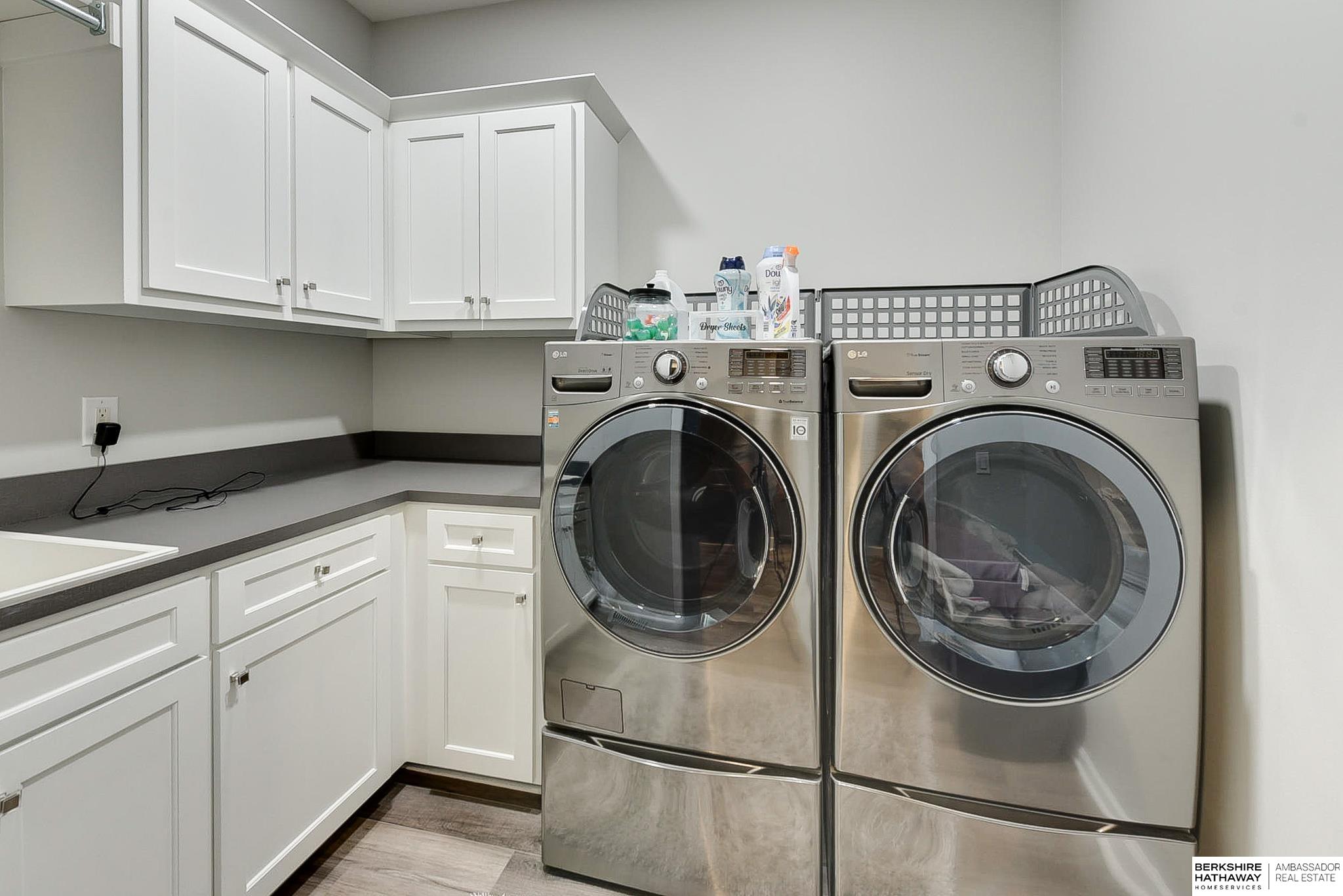 Omaha, Nebraska 68130, United States, 5 Bedrooms Bedrooms, ,5 BathroomsBathrooms,Residential,Pending,117465