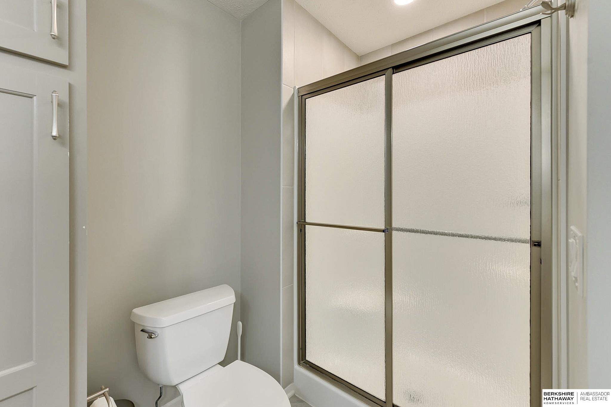 Omaha, Nebraska 68130, United States, 5 Bedrooms Bedrooms, ,5 BathroomsBathrooms,Residential,Pending,117465