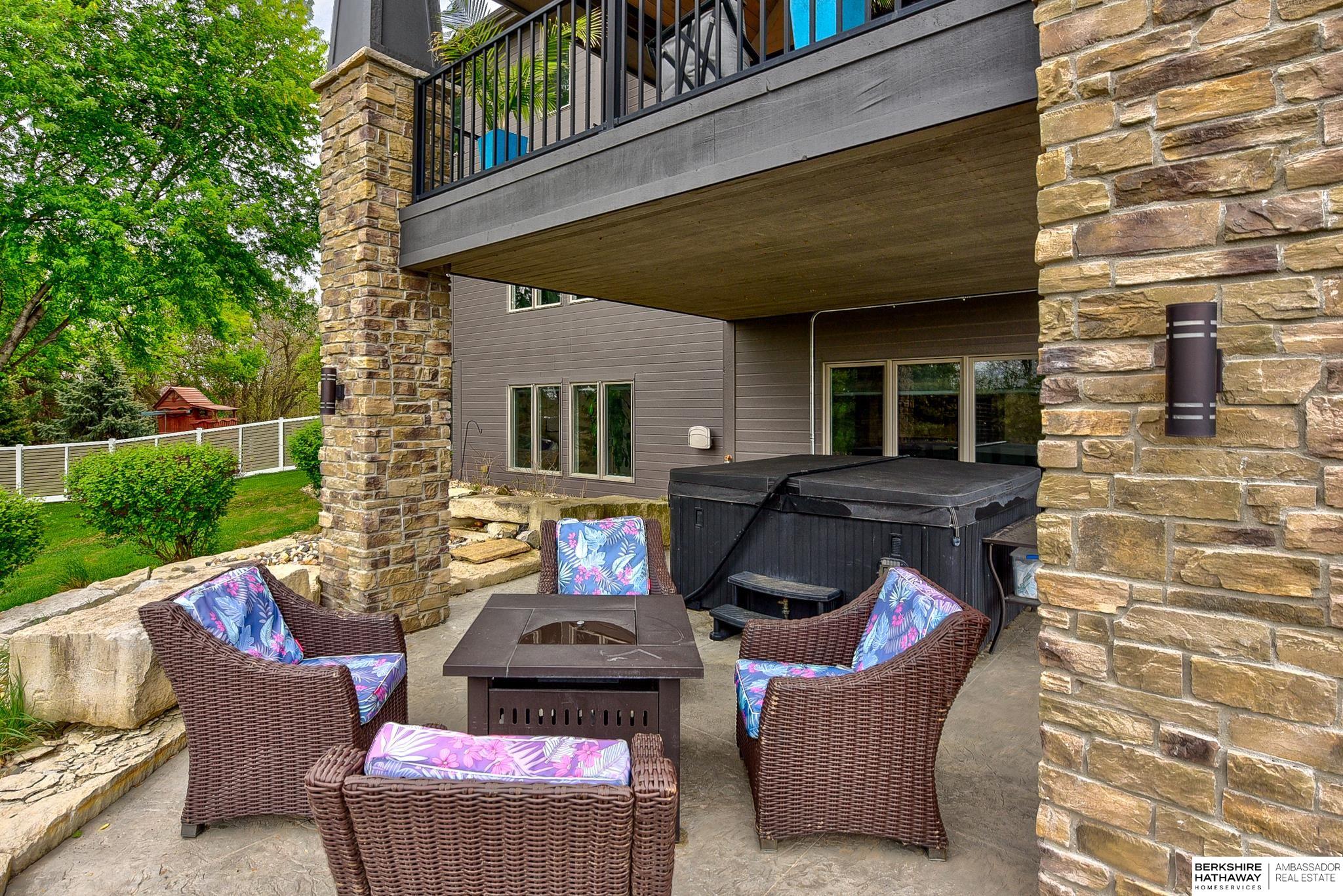 Omaha, Nebraska 68130, United States, 5 Bedrooms Bedrooms, ,5 BathroomsBathrooms,Residential,Pending,117465