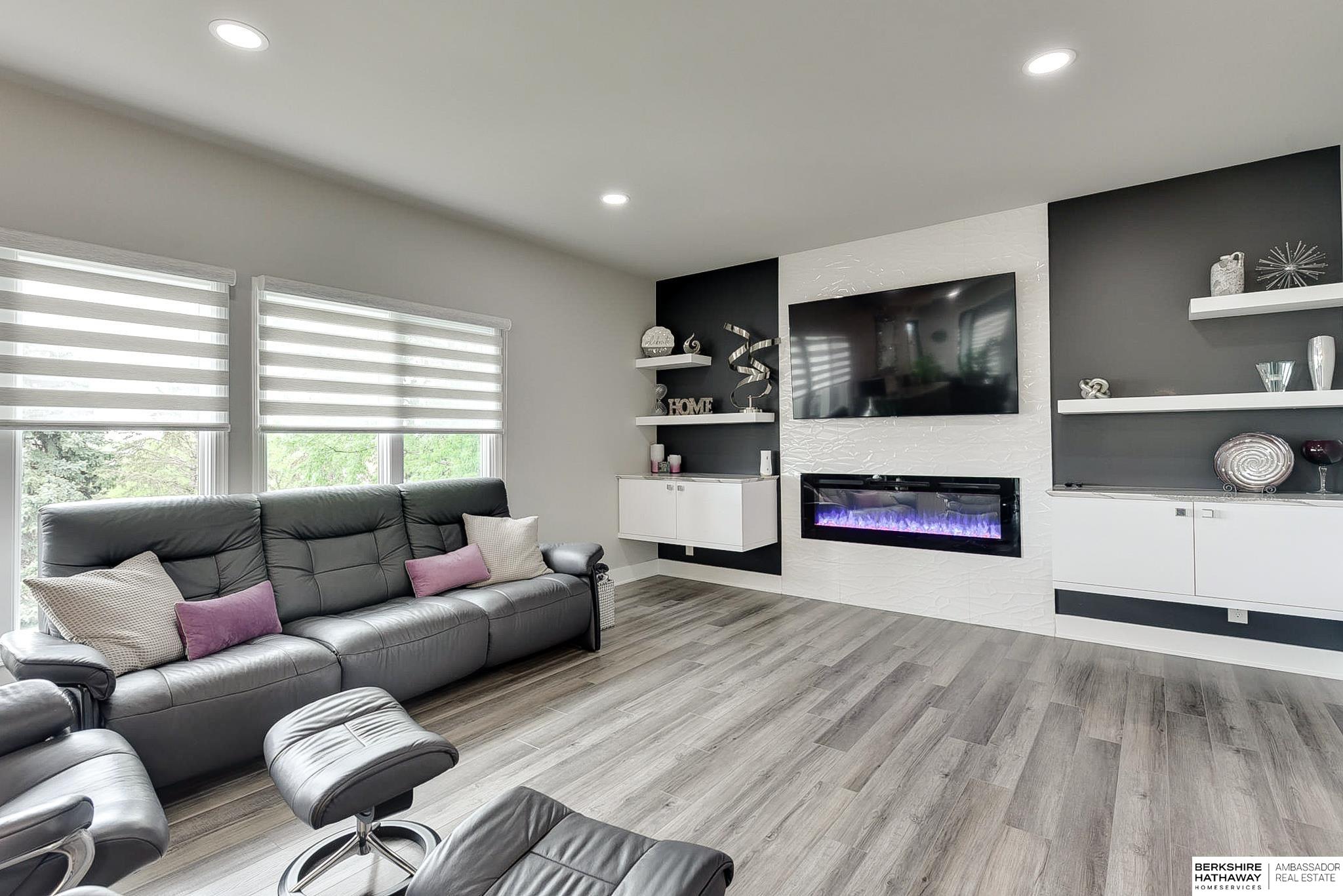 Omaha, Nebraska 68130, United States, 5 Bedrooms Bedrooms, ,5 BathroomsBathrooms,Residential,Pending,117465