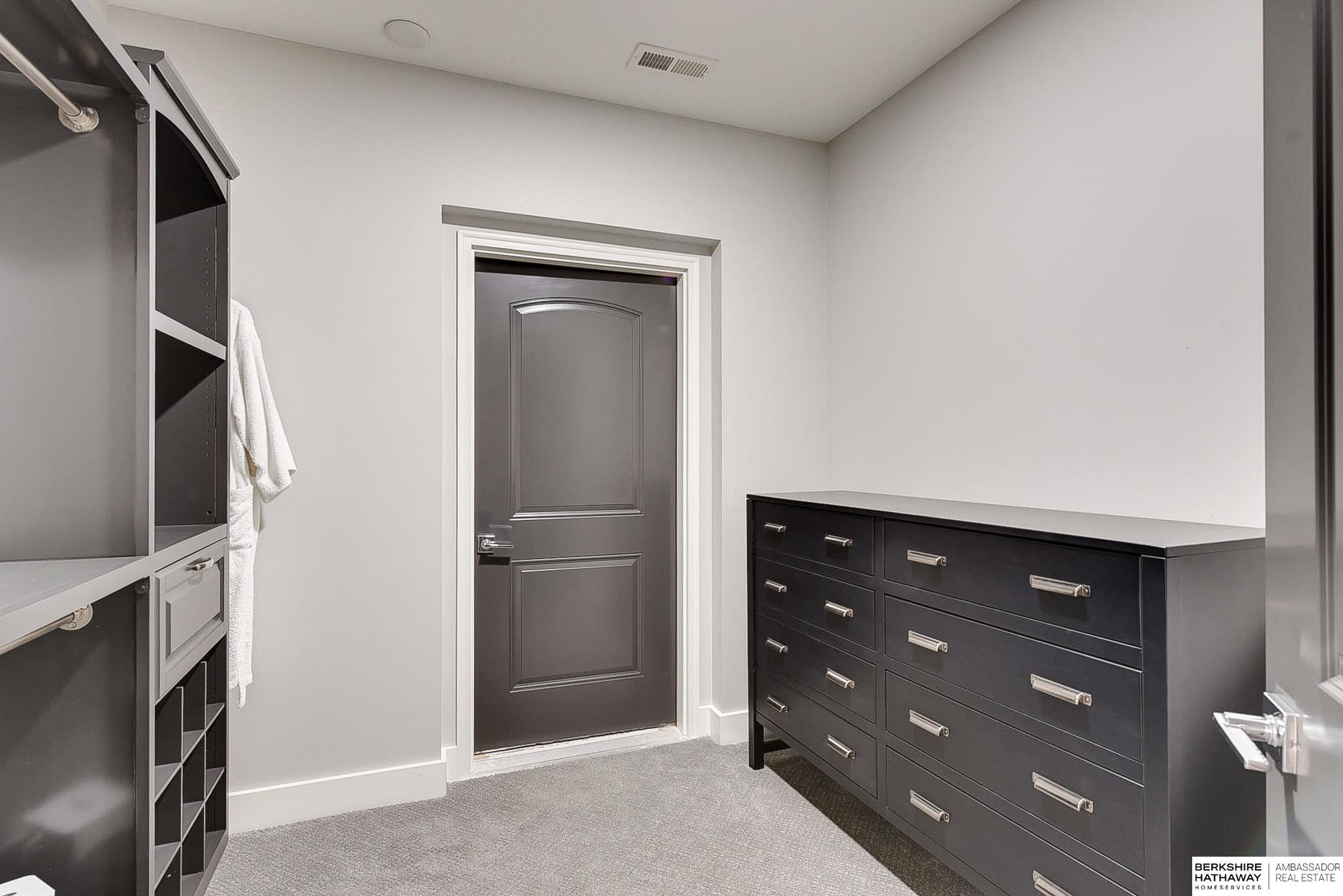 Omaha, Nebraska 68130, United States, 5 Bedrooms Bedrooms, ,5 BathroomsBathrooms,Residential,Pending,117465