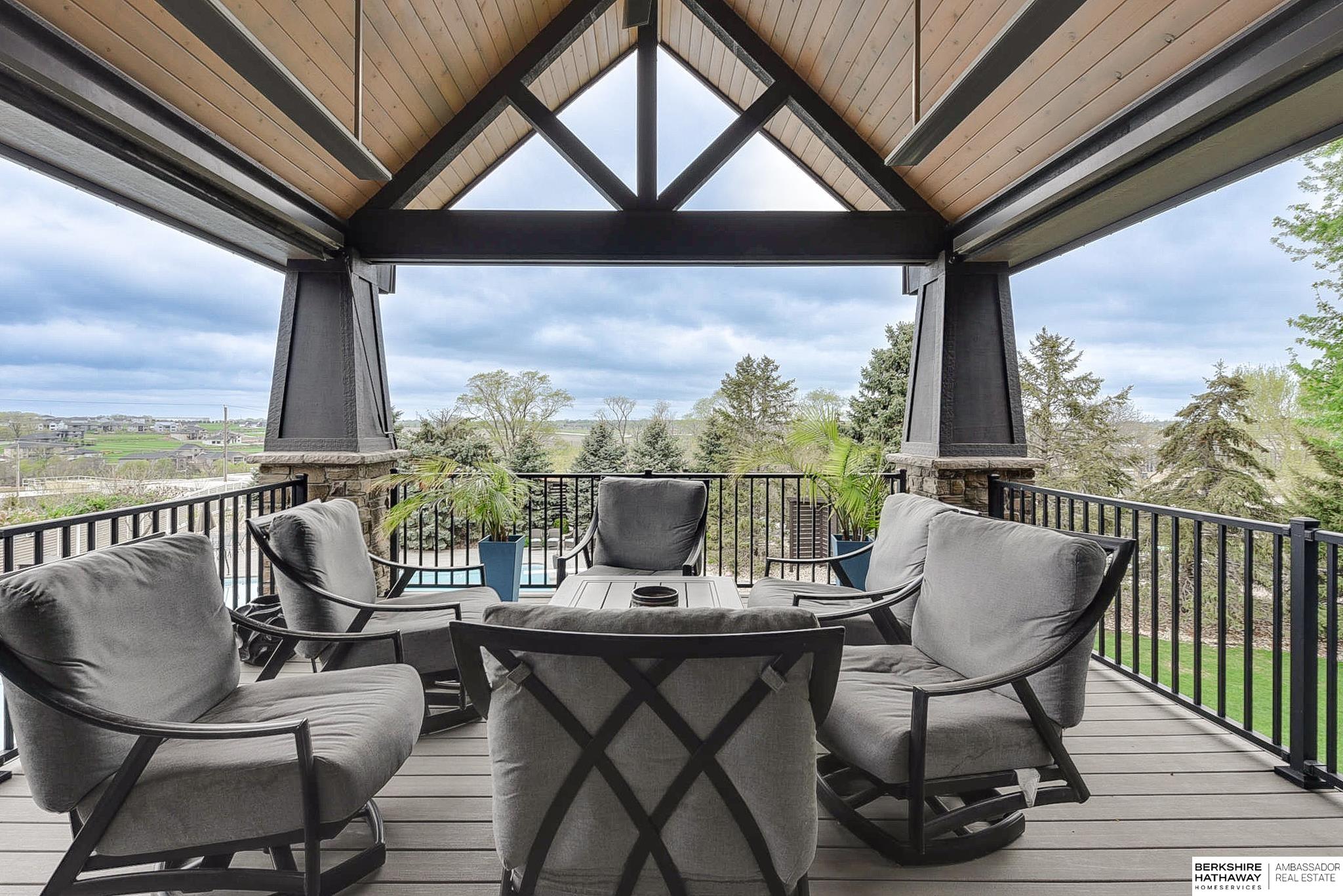 Omaha, Nebraska 68130, United States, 5 Bedrooms Bedrooms, ,5 BathroomsBathrooms,Residential,Pending,117465