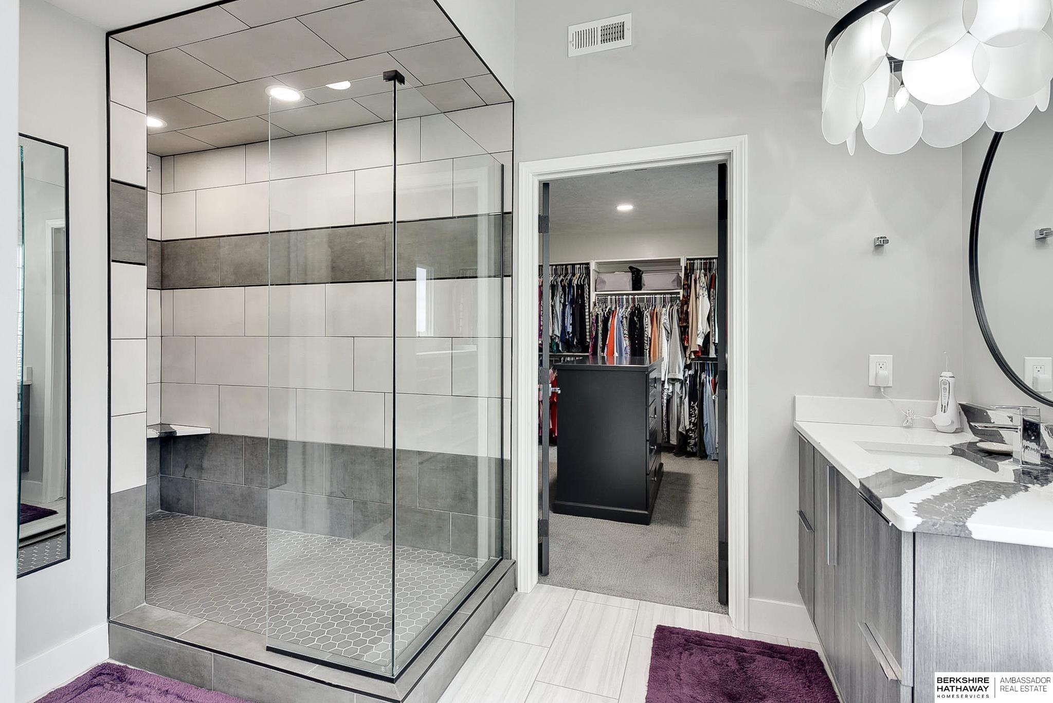 Omaha, Nebraska 68130, United States, 5 Bedrooms Bedrooms, ,5 BathroomsBathrooms,Residential,Pending,117465