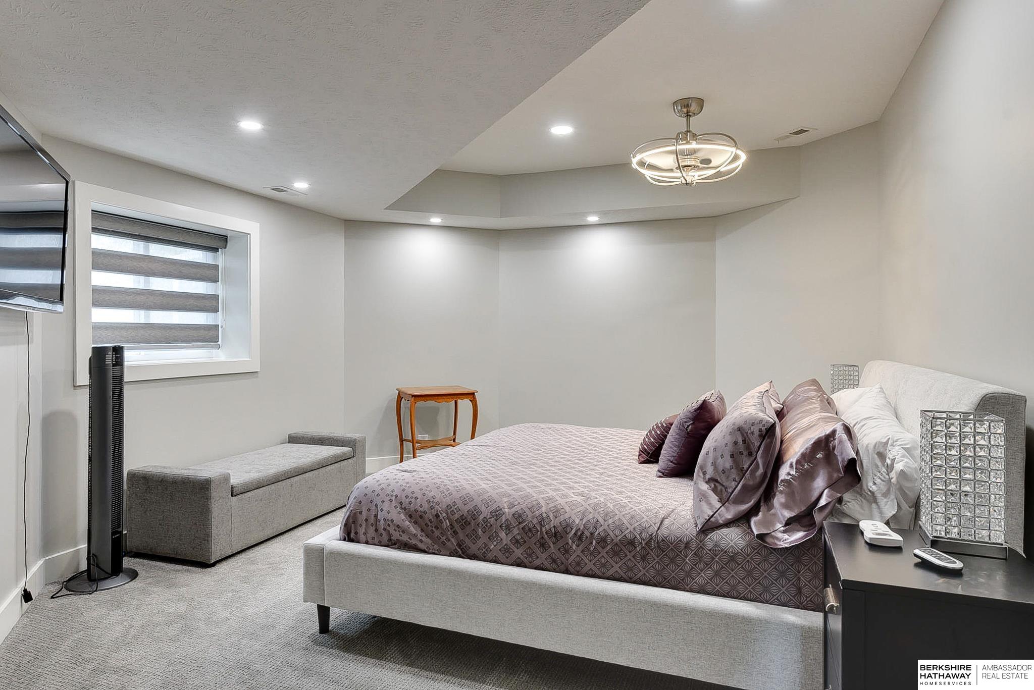 Omaha, Nebraska 68130, United States, 5 Bedrooms Bedrooms, ,5 BathroomsBathrooms,Residential,Pending,117465