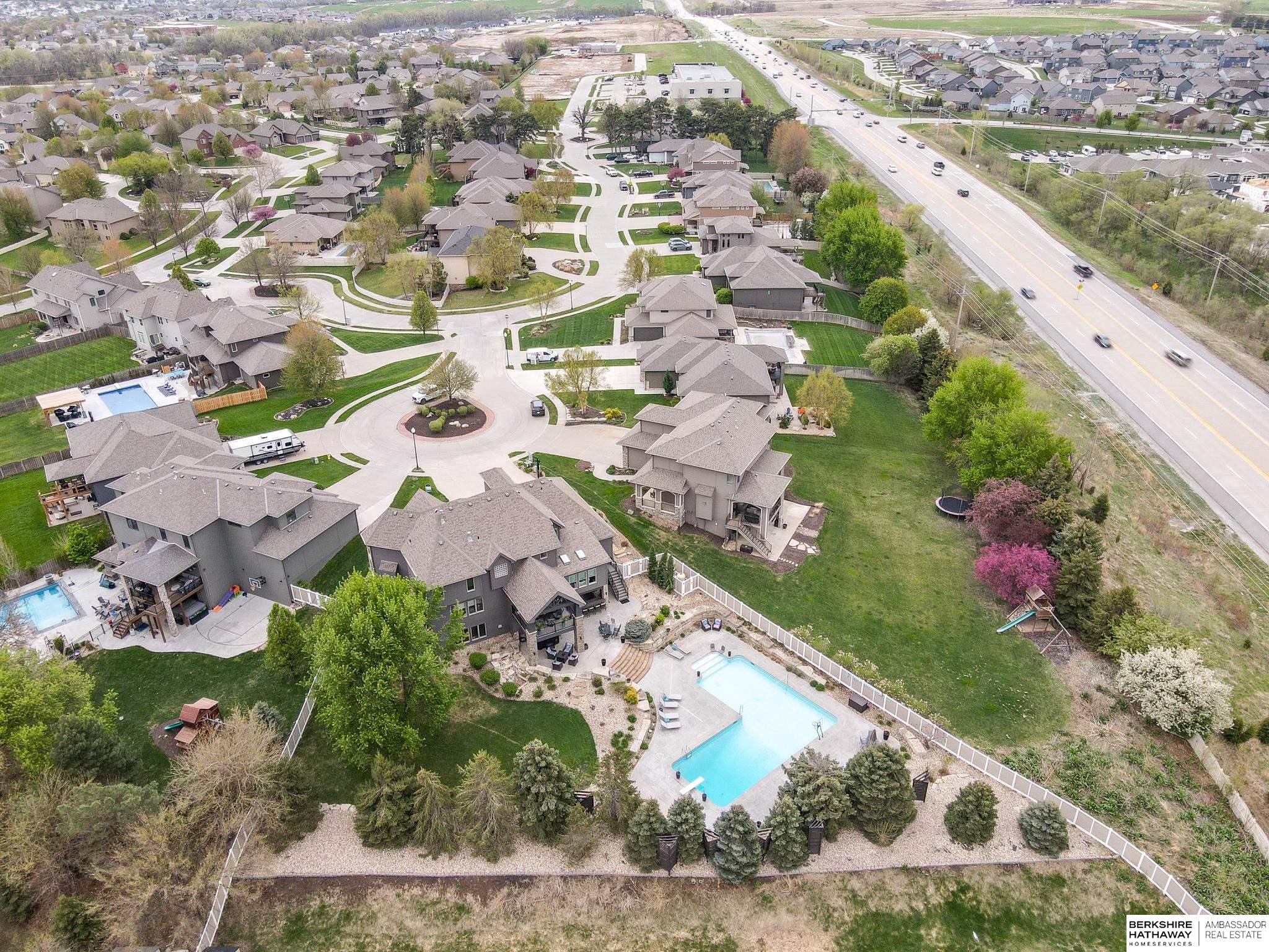 Omaha, Nebraska 68130, United States, 5 Bedrooms Bedrooms, ,5 BathroomsBathrooms,Residential,Pending,117465