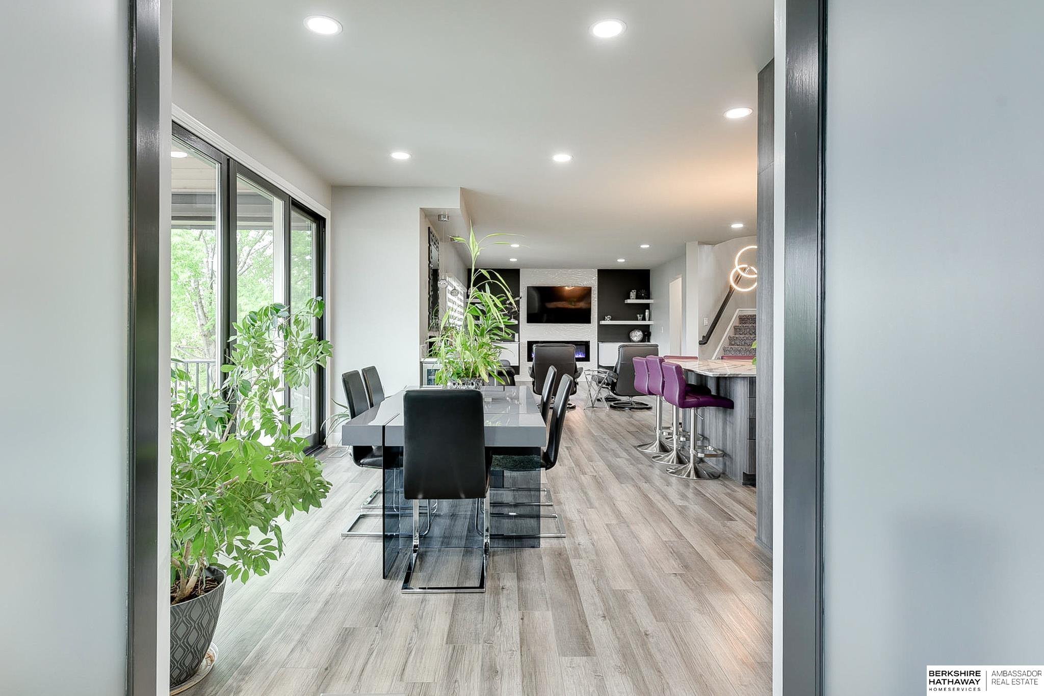 Omaha, Nebraska 68130, United States, 5 Bedrooms Bedrooms, ,5 BathroomsBathrooms,Residential,Pending,117465