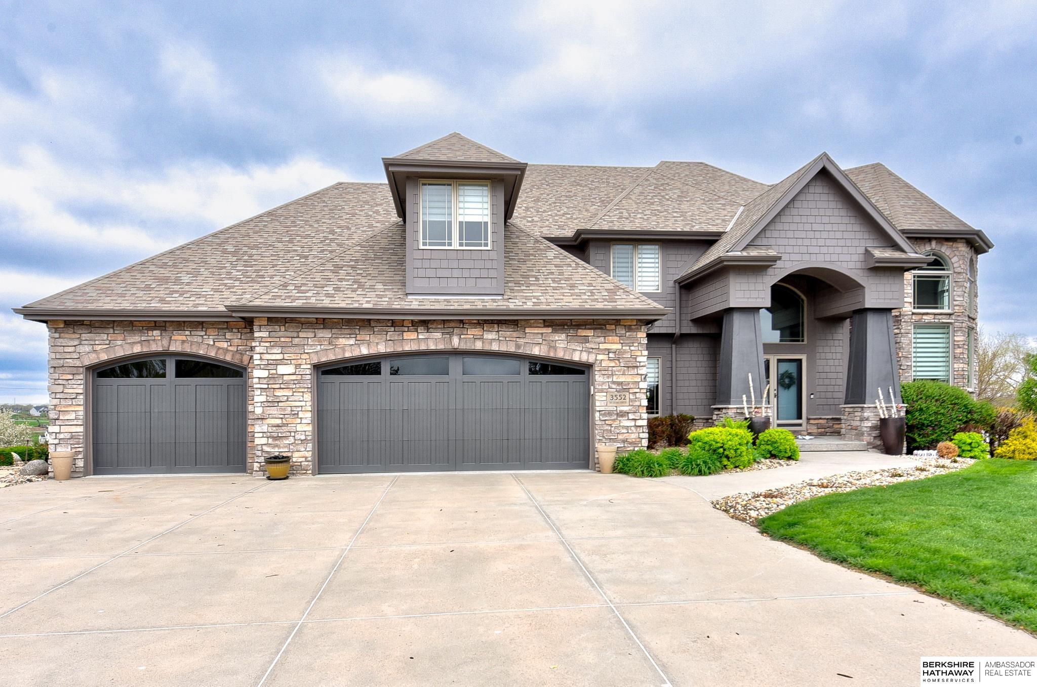 Omaha, Nebraska 68130, United States, 5 Bedrooms Bedrooms, ,5 BathroomsBathrooms,Residential,Pending,117465