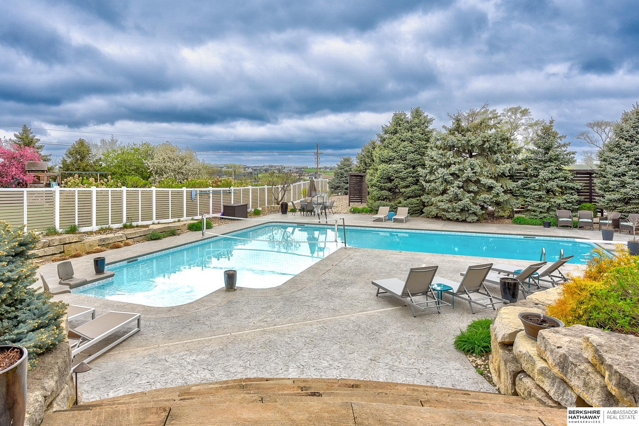 Omaha, Nebraska 68130, United States, 5 Bedrooms Bedrooms, ,5 BathroomsBathrooms,Residential,Pending,117465