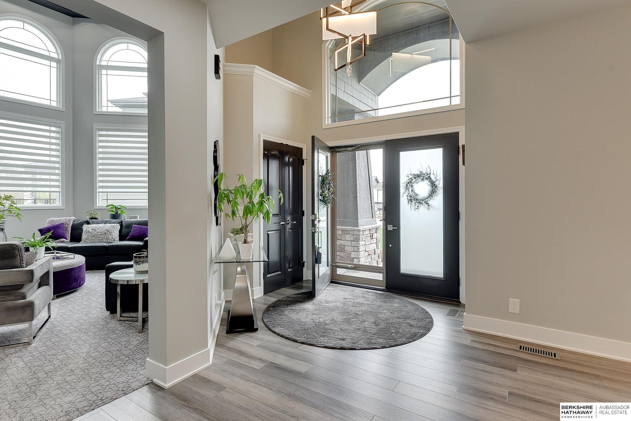 Omaha, Nebraska 68130, United States, 5 Bedrooms Bedrooms, ,5 BathroomsBathrooms,Residential,Pending,117465