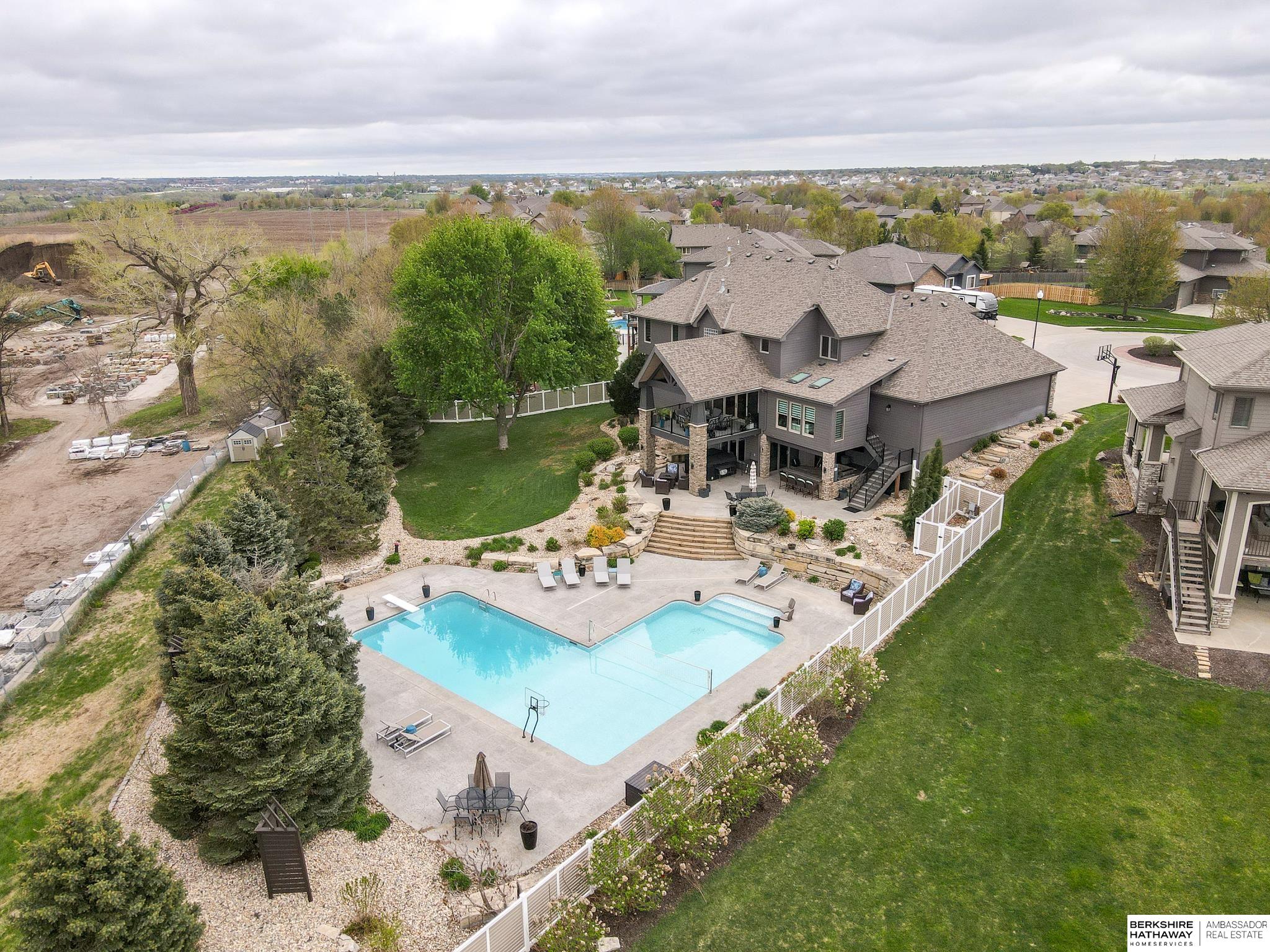 Omaha, Nebraska 68130, United States, 5 Bedrooms Bedrooms, ,5 BathroomsBathrooms,Residential,Pending,117465