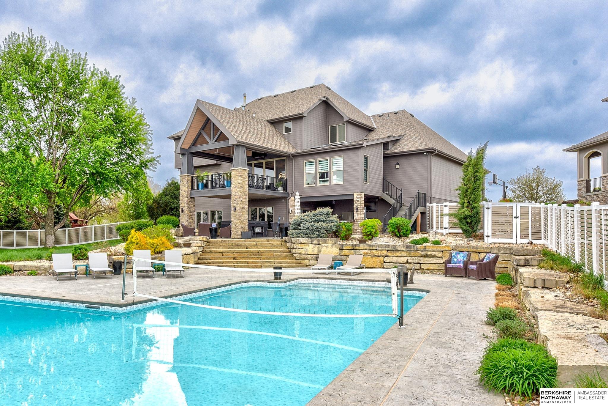 Omaha, Nebraska 68130, United States, 5 Bedrooms Bedrooms, ,5 BathroomsBathrooms,Residential,Pending,117465