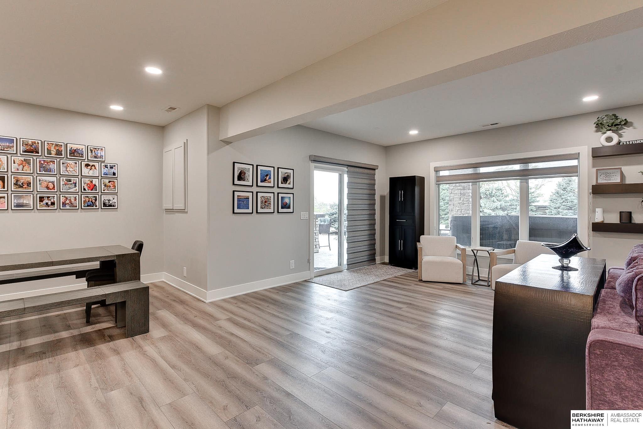 Omaha, Nebraska 68130, United States, 5 Bedrooms Bedrooms, ,5 BathroomsBathrooms,Residential,Pending,117465