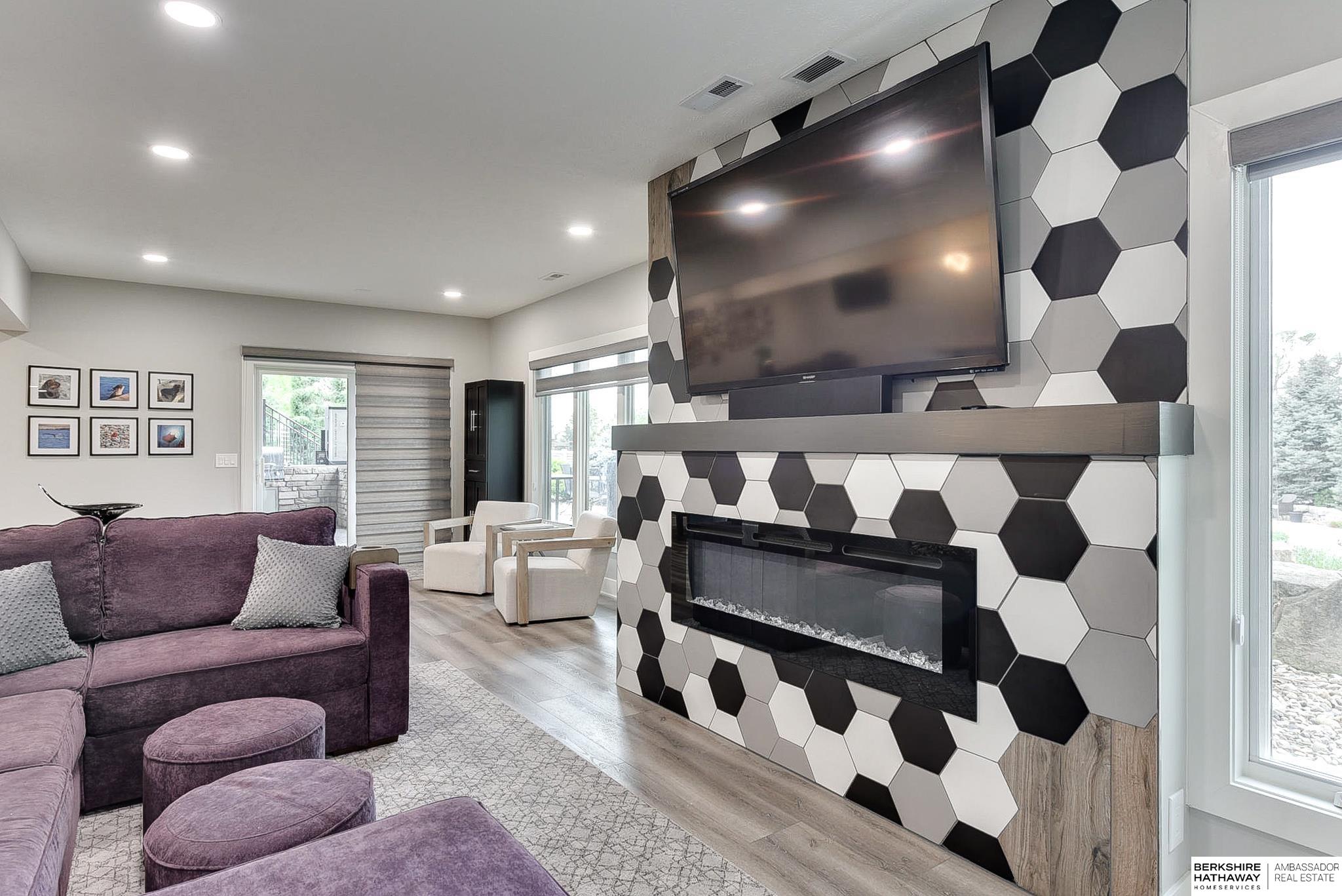 Omaha, Nebraska 68130, United States, 5 Bedrooms Bedrooms, ,5 BathroomsBathrooms,Residential,Pending,117465