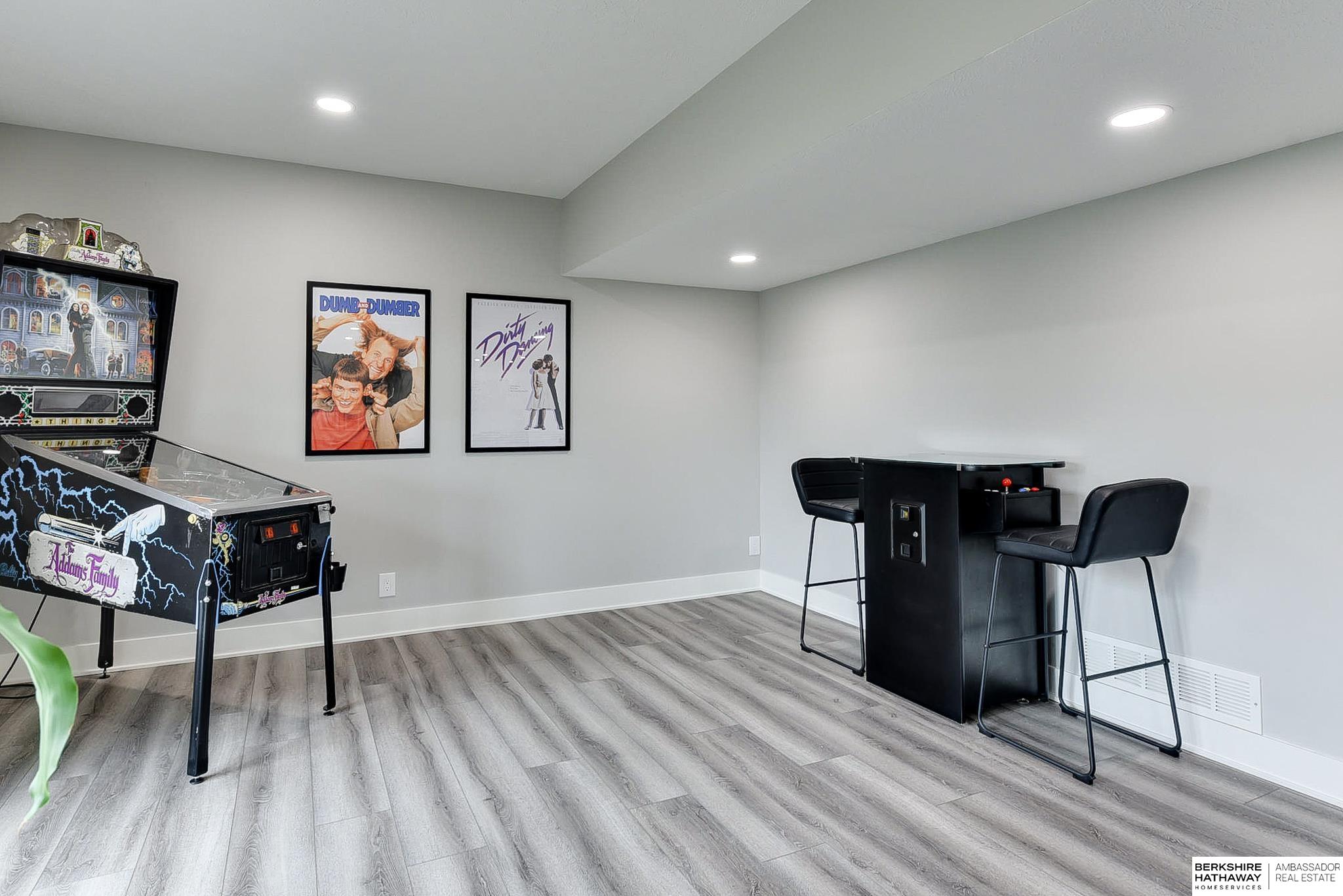 Omaha, Nebraska 68130, United States, 5 Bedrooms Bedrooms, ,5 BathroomsBathrooms,Residential,Pending,117465