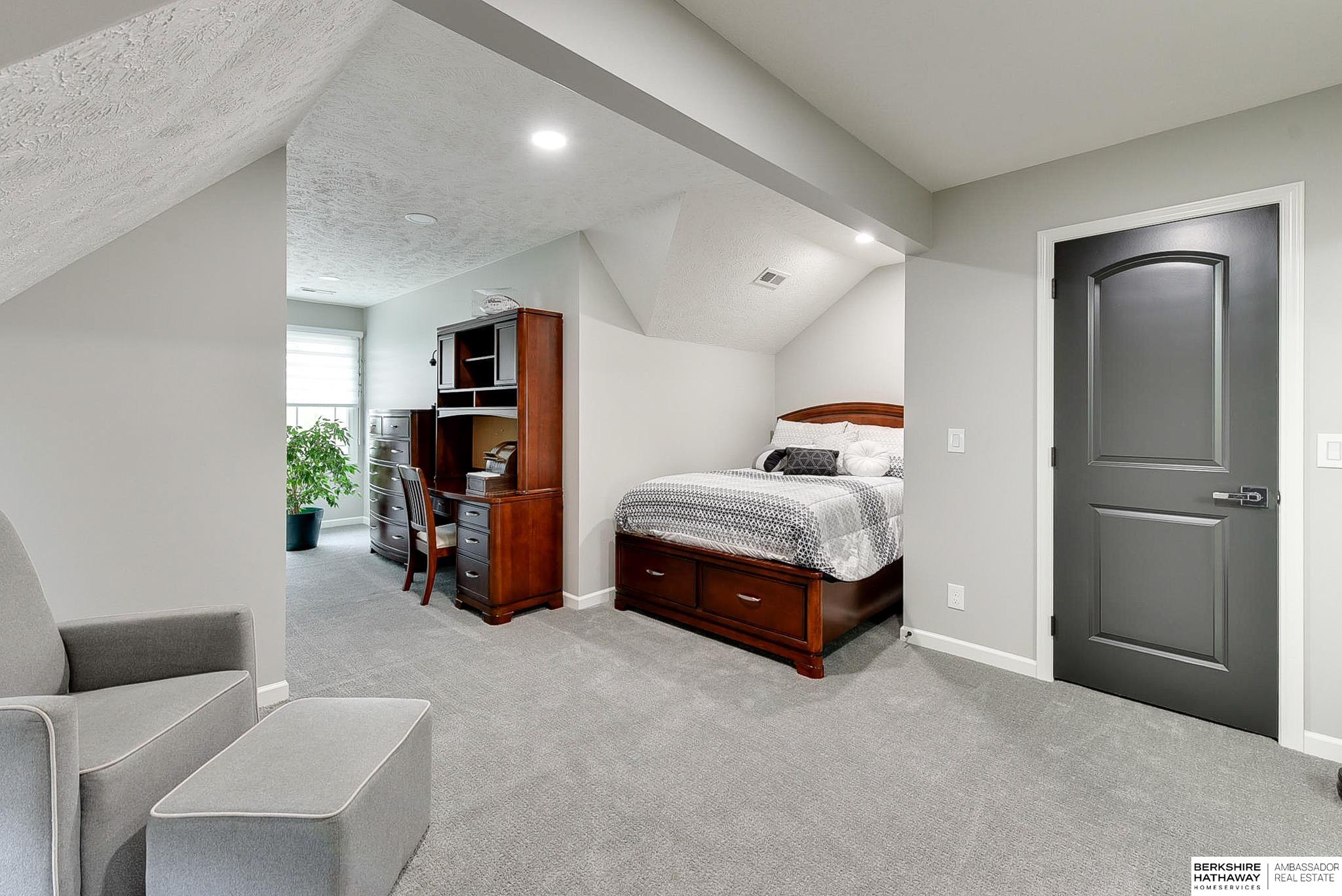 Omaha, Nebraska 68130, United States, 5 Bedrooms Bedrooms, ,5 BathroomsBathrooms,Residential,Pending,117465