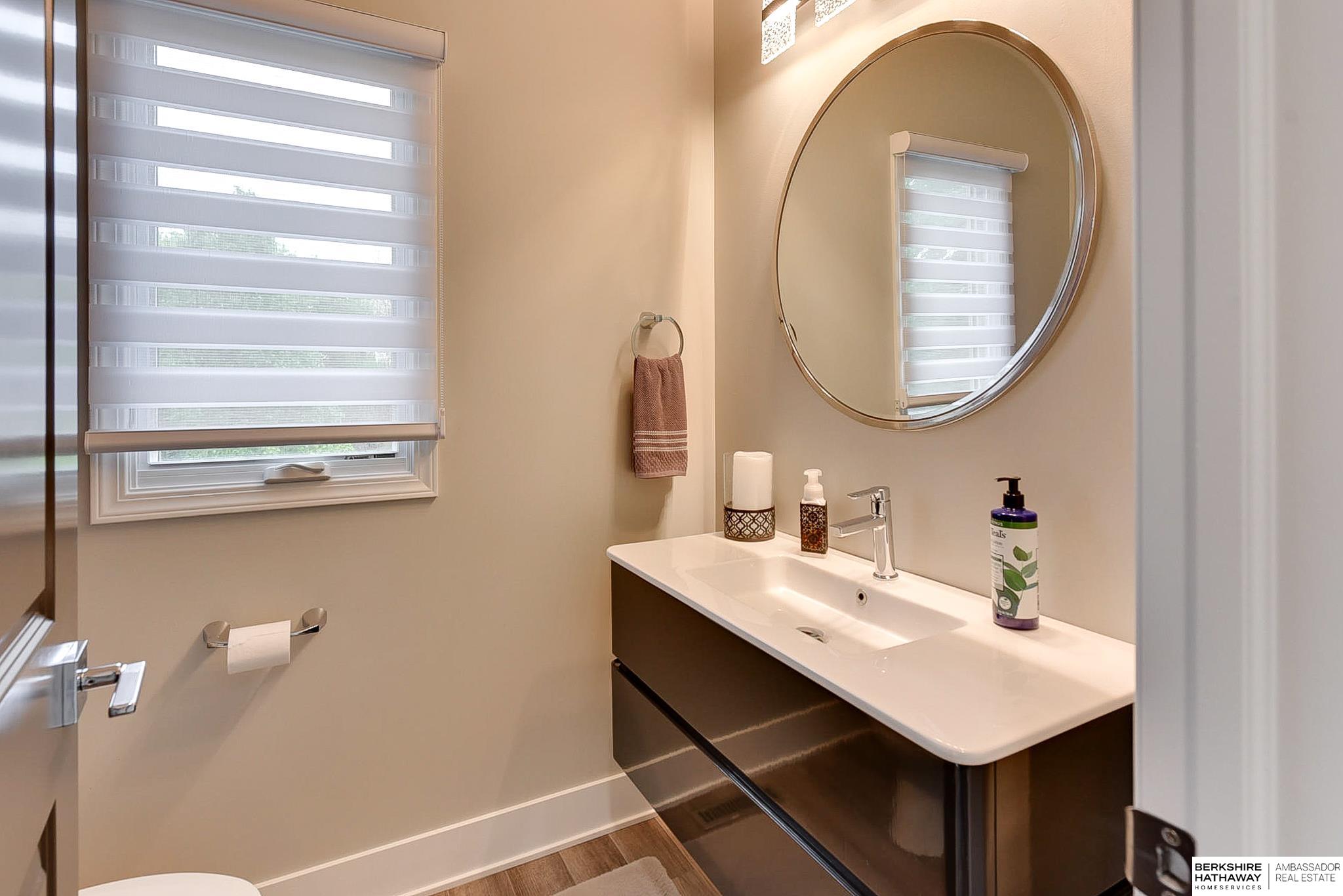 Omaha, Nebraska 68130, United States, 5 Bedrooms Bedrooms, ,5 BathroomsBathrooms,Residential,Pending,117465