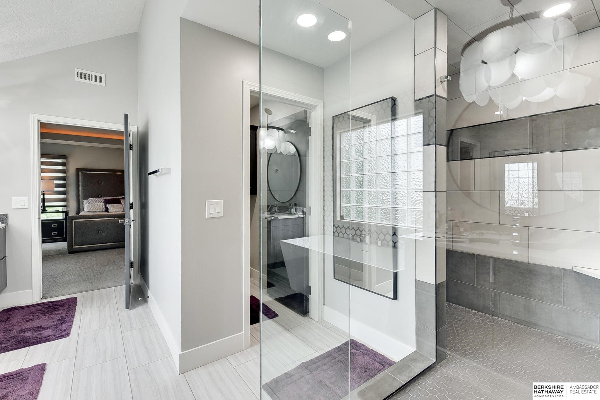 Omaha, Nebraska 68130, United States, 5 Bedrooms Bedrooms, ,5 BathroomsBathrooms,Residential,Pending,117465