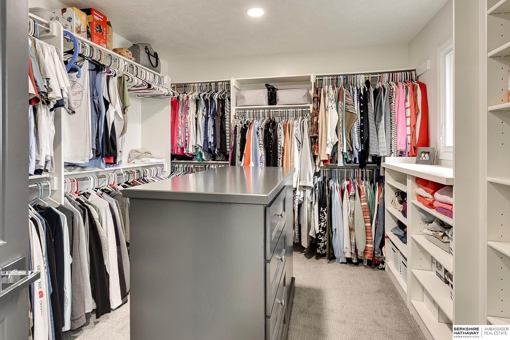 Omaha, Nebraska 68130, United States, 5 Bedrooms Bedrooms, ,5 BathroomsBathrooms,Residential,Pending,117465