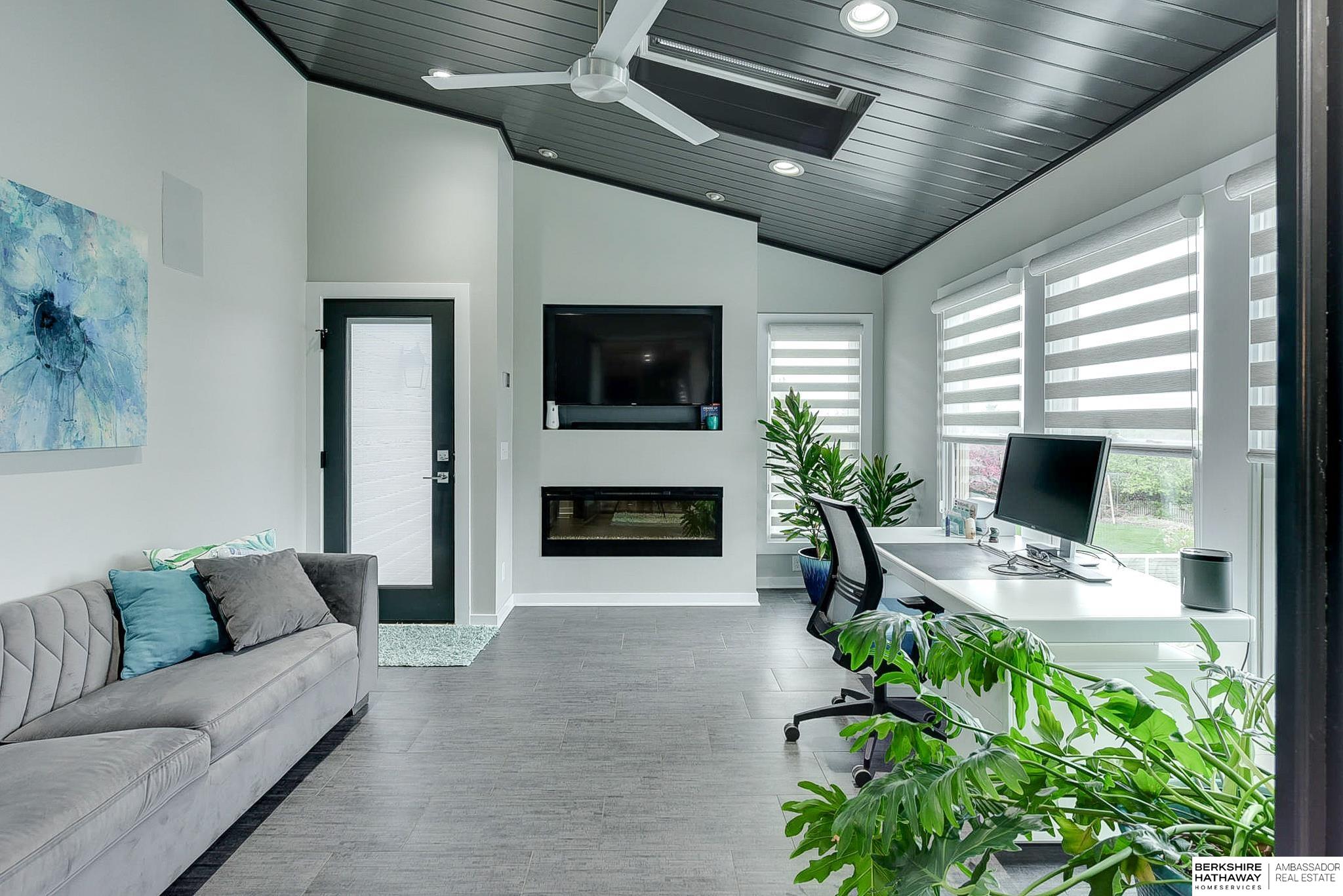 Omaha, Nebraska 68130, United States, 5 Bedrooms Bedrooms, ,5 BathroomsBathrooms,Residential,Pending,117465