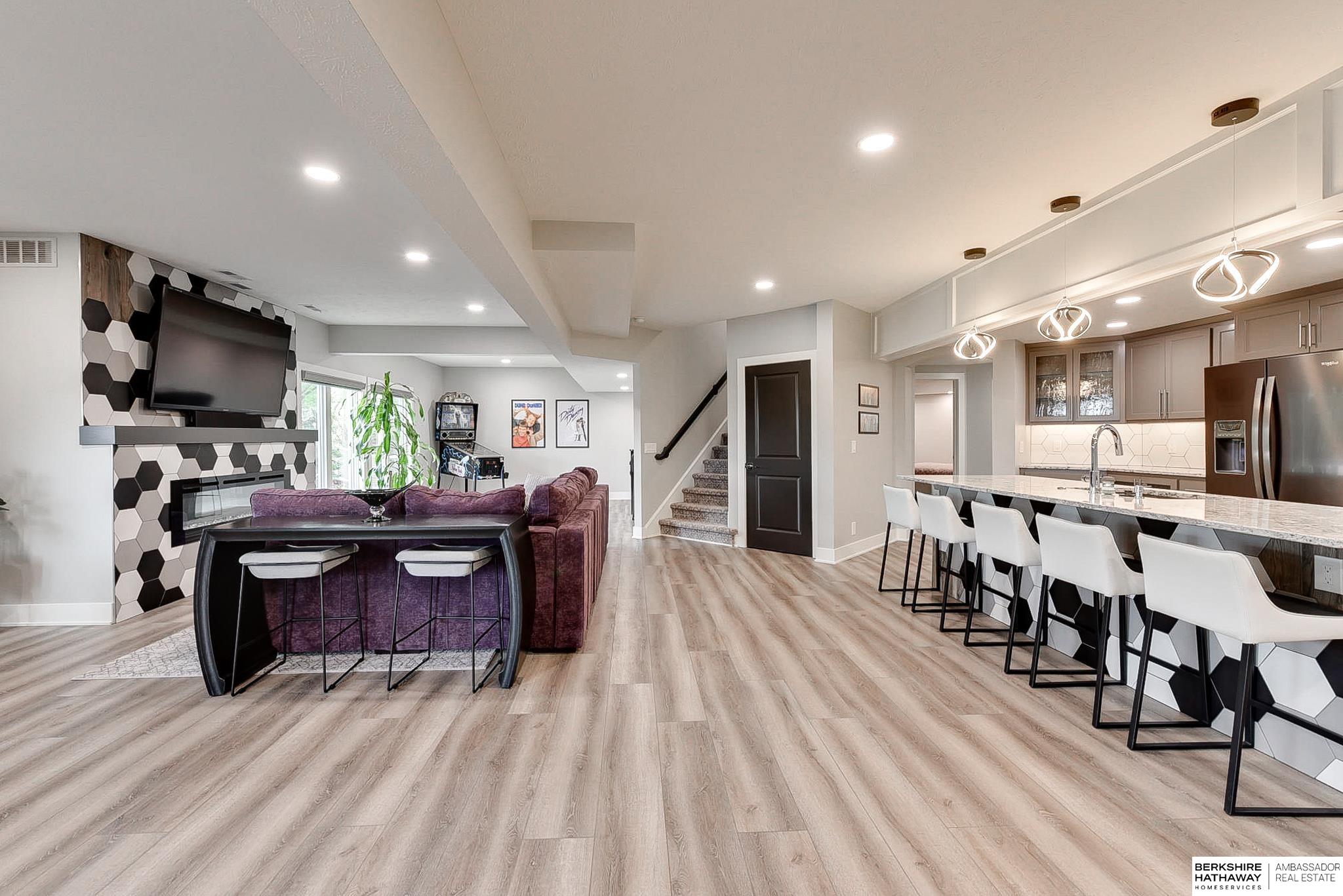 Omaha, Nebraska 68130, United States, 5 Bedrooms Bedrooms, ,5 BathroomsBathrooms,Residential,Pending,117465