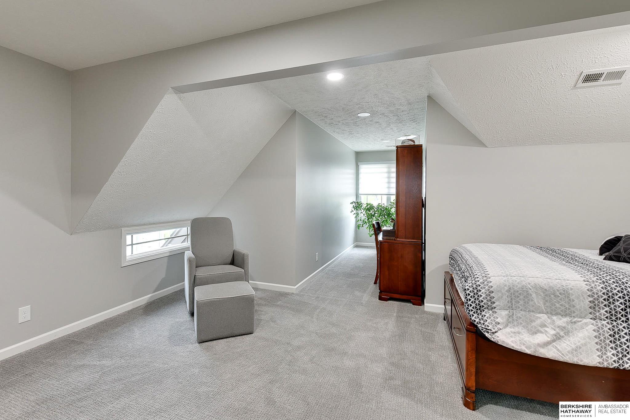 Omaha, Nebraska 68130, United States, 5 Bedrooms Bedrooms, ,5 BathroomsBathrooms,Residential,Pending,117465