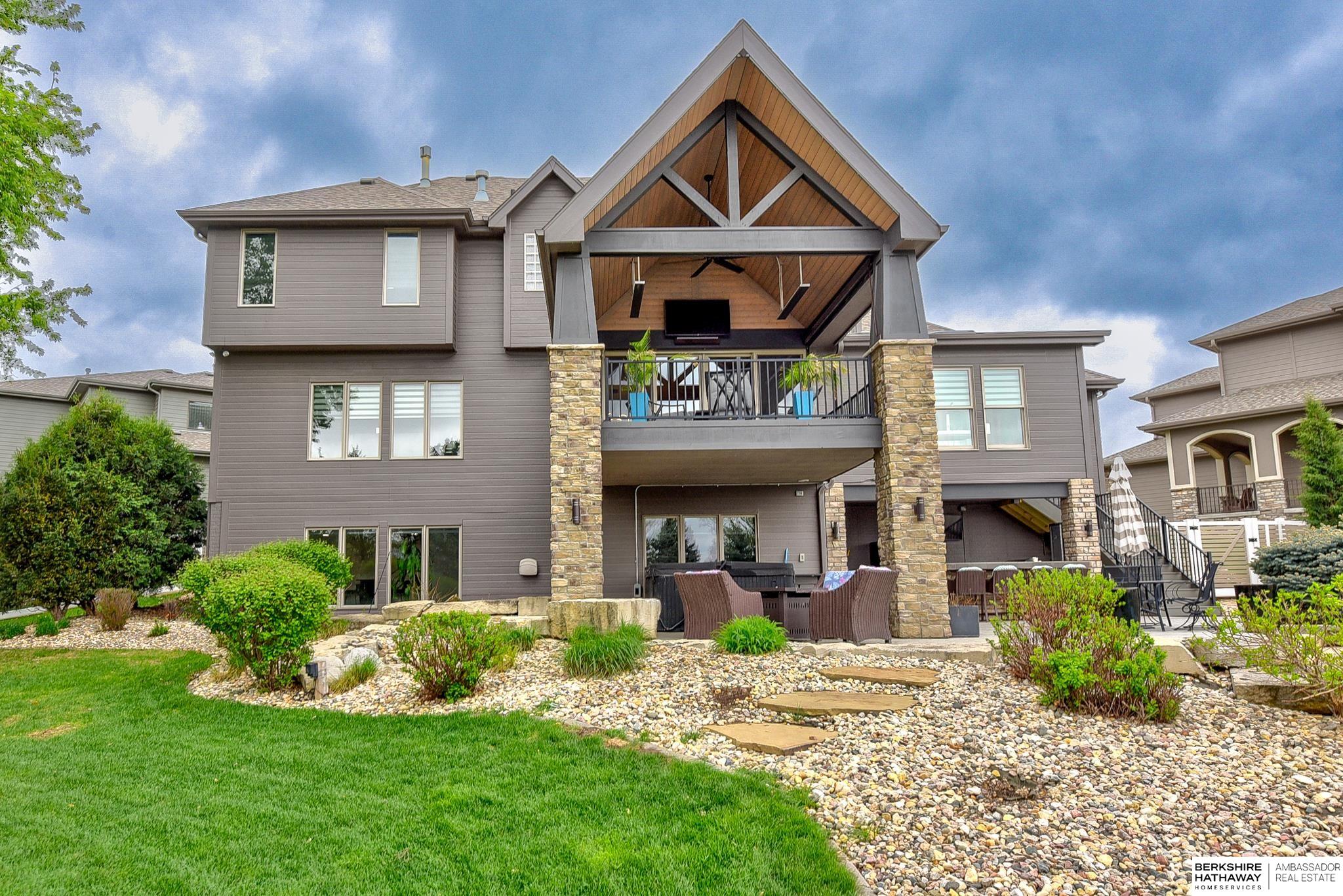 Omaha, Nebraska 68130, United States, 5 Bedrooms Bedrooms, ,5 BathroomsBathrooms,Residential,Pending,117465