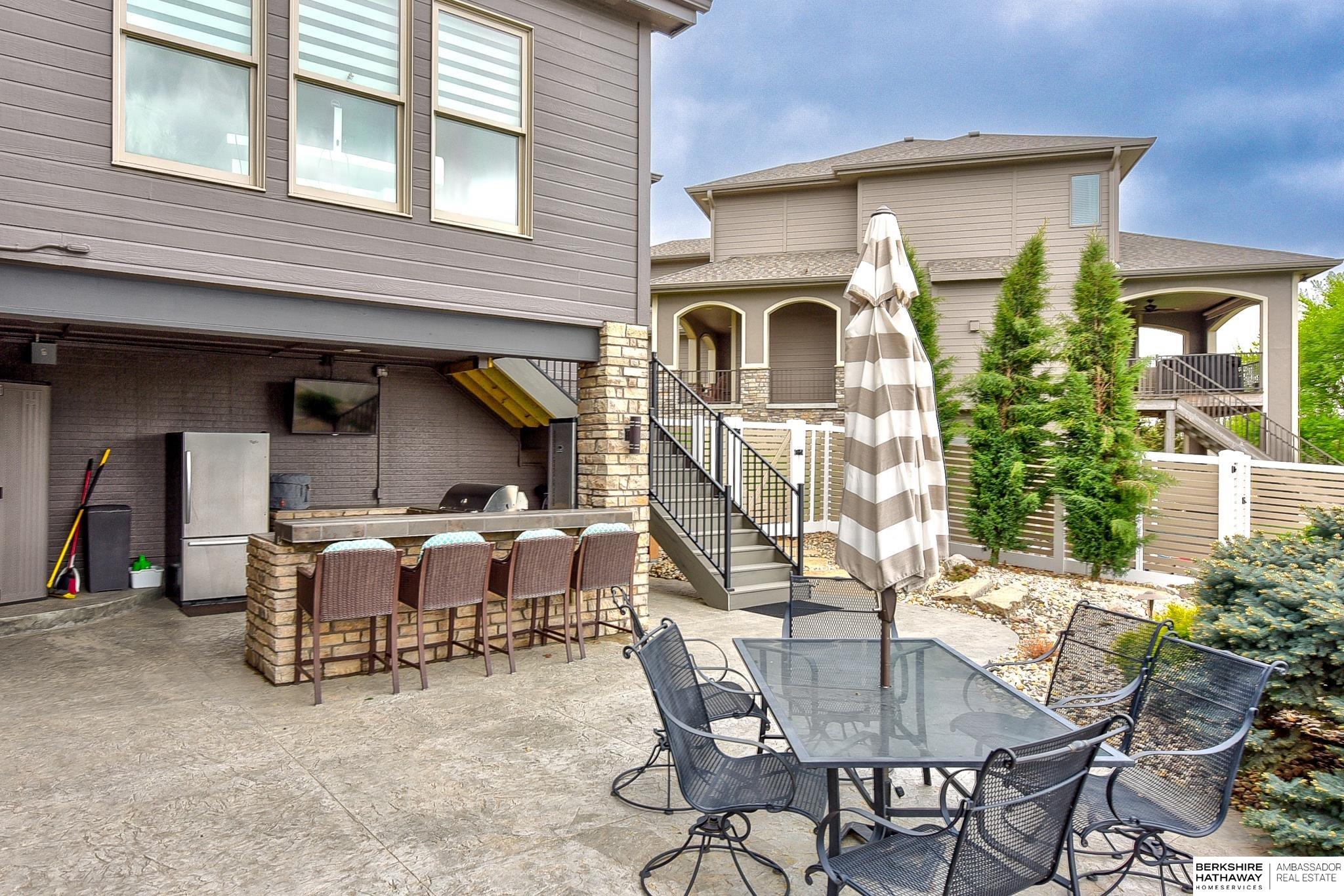 Omaha, Nebraska 68130, United States, 5 Bedrooms Bedrooms, ,5 BathroomsBathrooms,Residential,Pending,117465