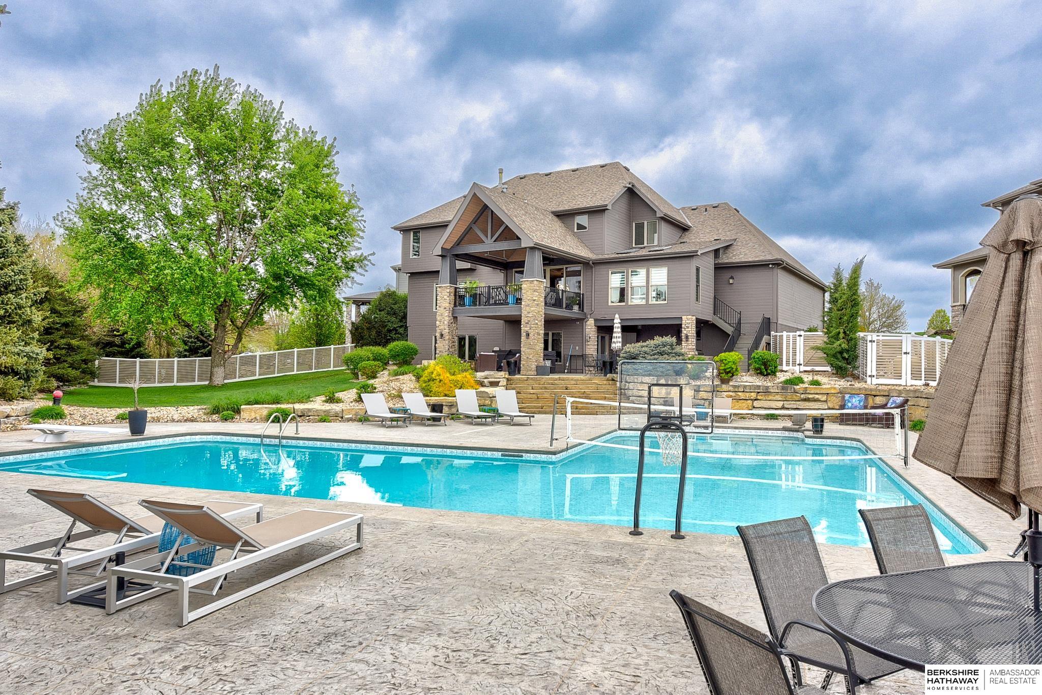 Omaha, Nebraska 68130, United States, 5 Bedrooms Bedrooms, ,5 BathroomsBathrooms,Residential,Pending,117465