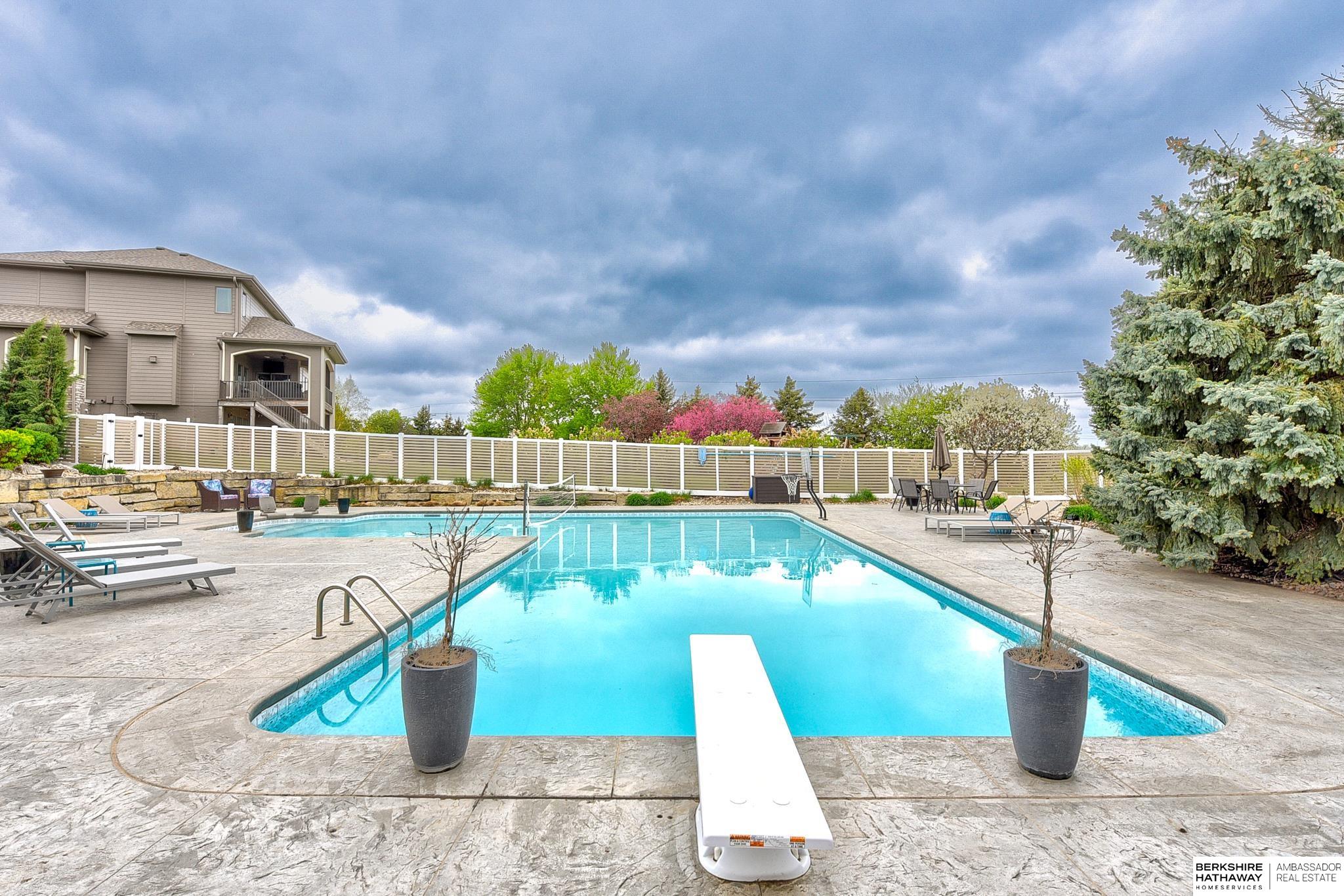 Omaha, Nebraska 68130, United States, 5 Bedrooms Bedrooms, ,5 BathroomsBathrooms,Residential,Pending,117465