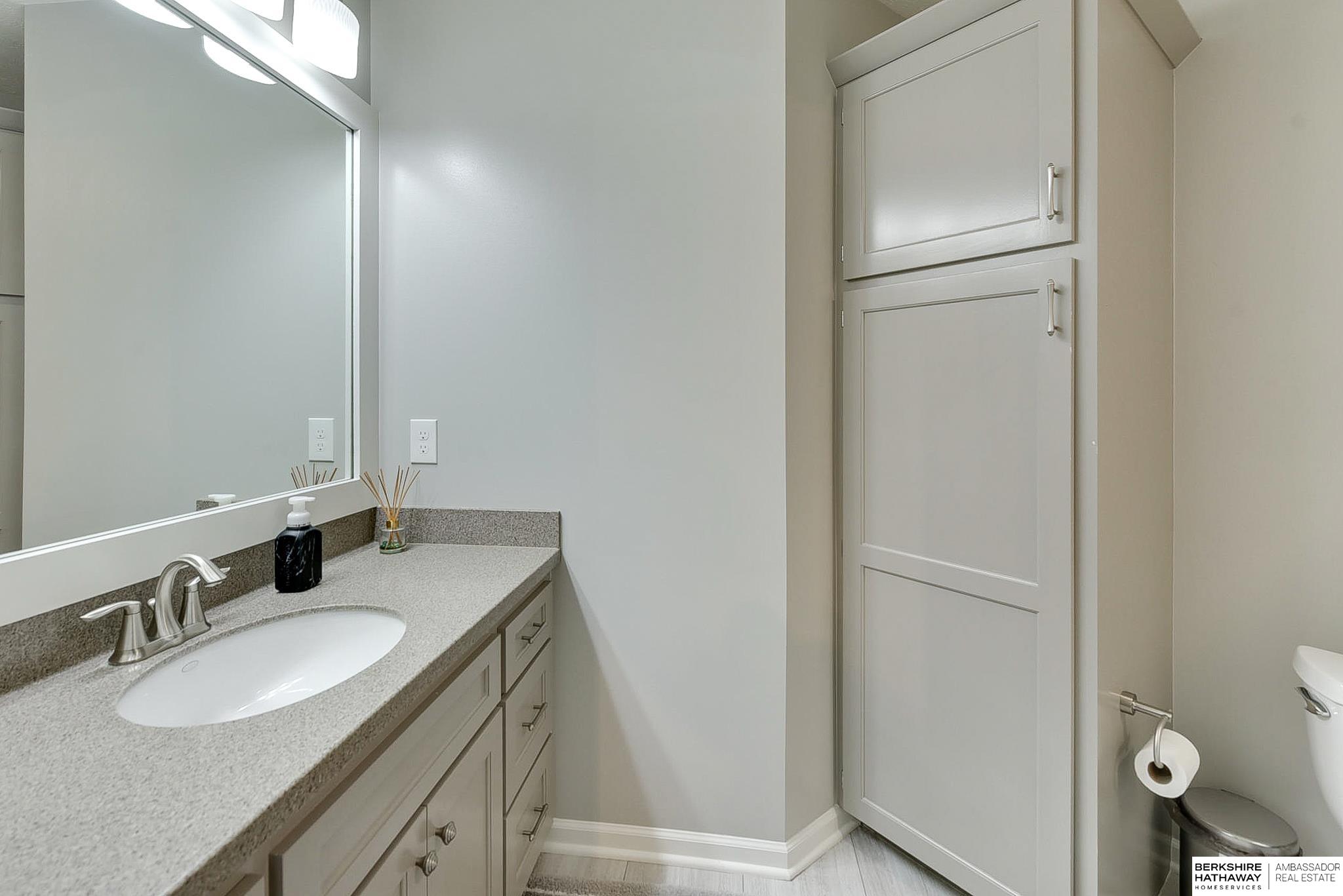 Omaha, Nebraska 68130, United States, 5 Bedrooms Bedrooms, ,5 BathroomsBathrooms,Residential,Pending,117465