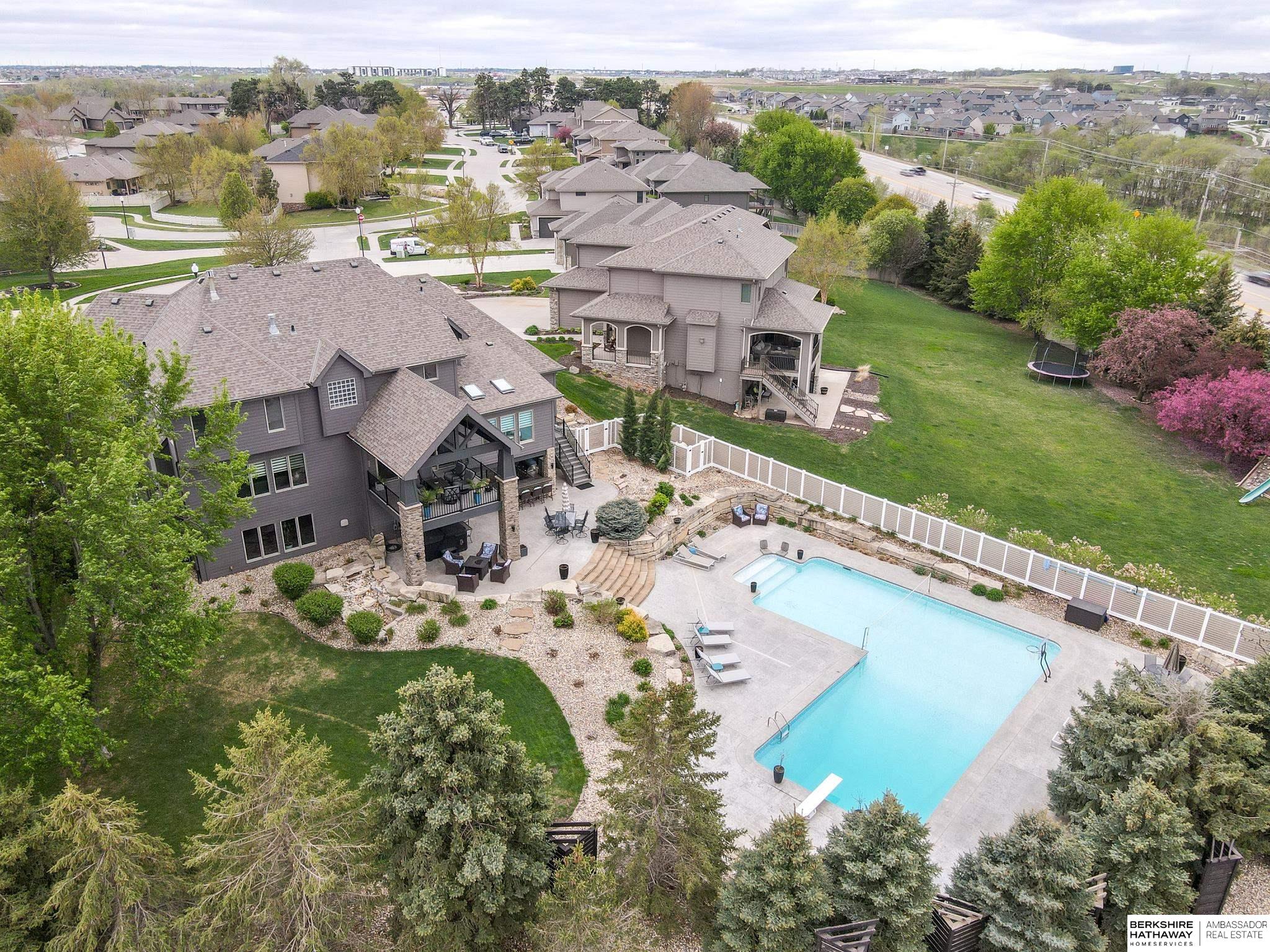 Omaha, Nebraska 68130, United States, 5 Bedrooms Bedrooms, ,5 BathroomsBathrooms,Residential,Pending,117465