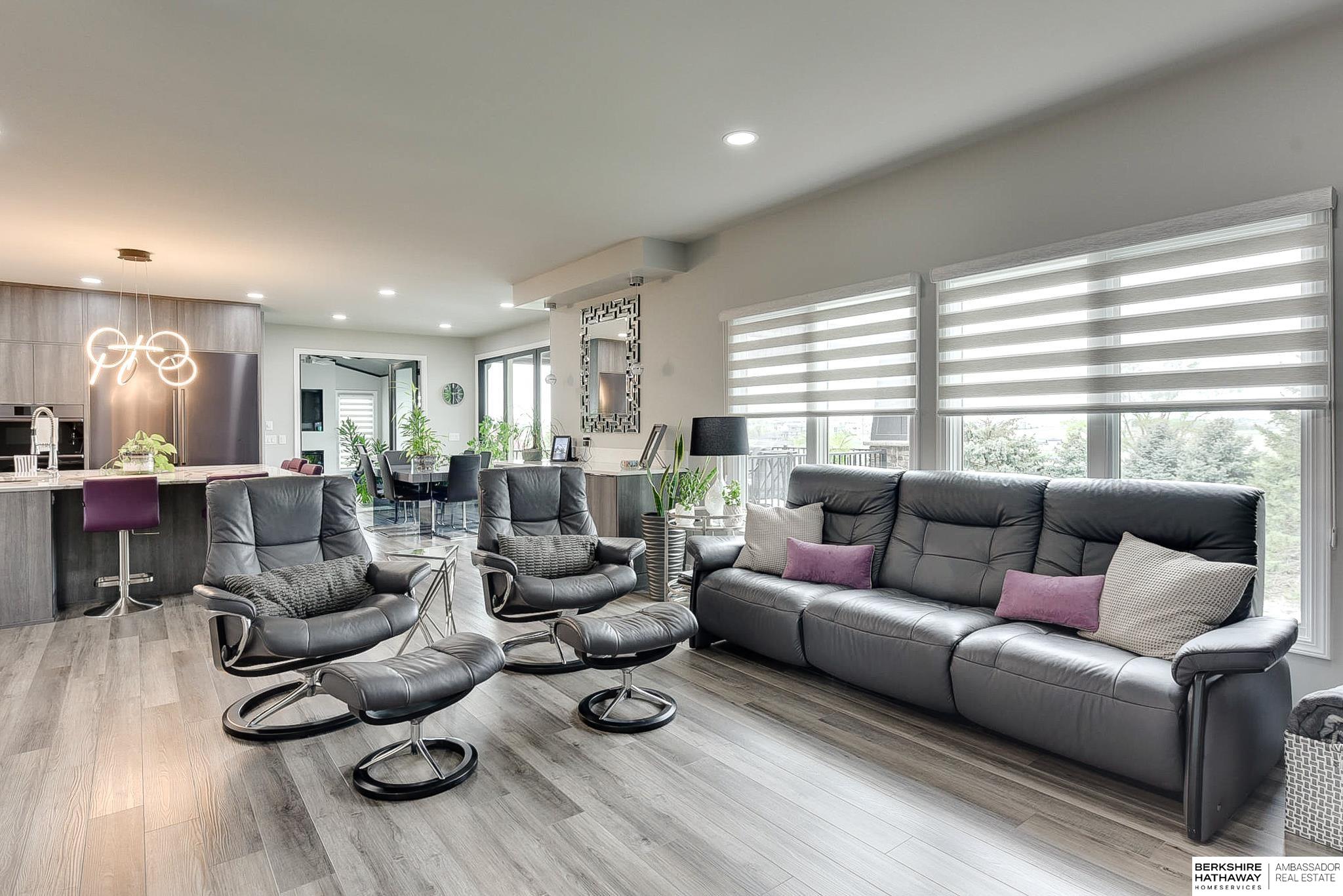 Omaha, Nebraska 68130, United States, 5 Bedrooms Bedrooms, ,5 BathroomsBathrooms,Residential,Pending,117465