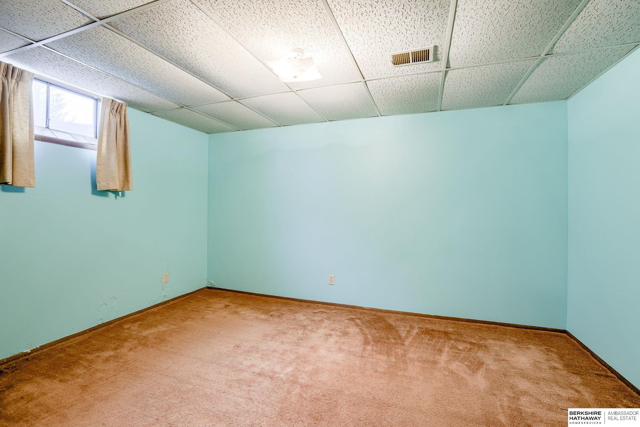 Bellevue, Nebraska 68147, United States, 3 Bedrooms Bedrooms, ,3 BathroomsBathrooms,Residential,Active,93854