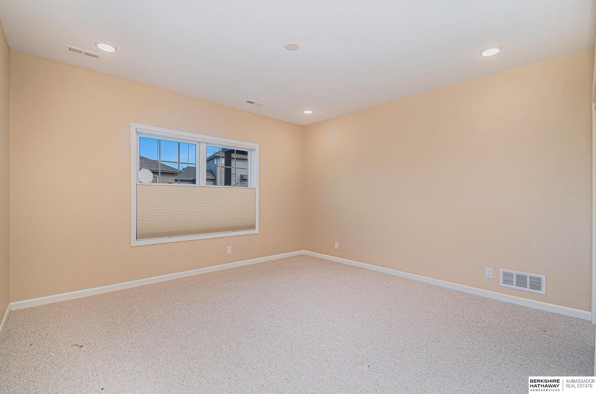 Springfield, Nebraska 68059, United States, 4 Bedrooms Bedrooms, ,3 BathroomsBathrooms,Residential,Active,98020