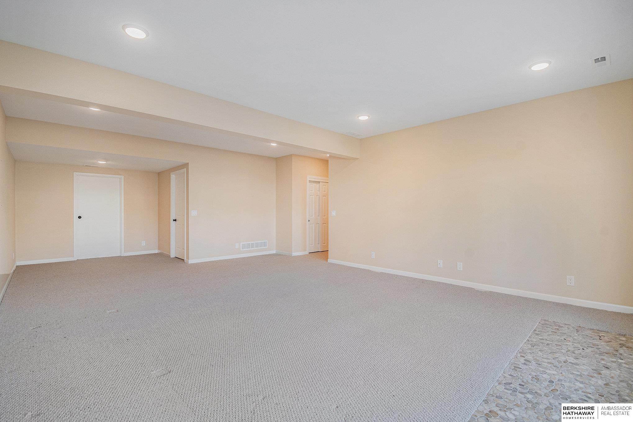 Springfield, Nebraska 68059, United States, 4 Bedrooms Bedrooms, ,3 BathroomsBathrooms,Residential,Active,98020