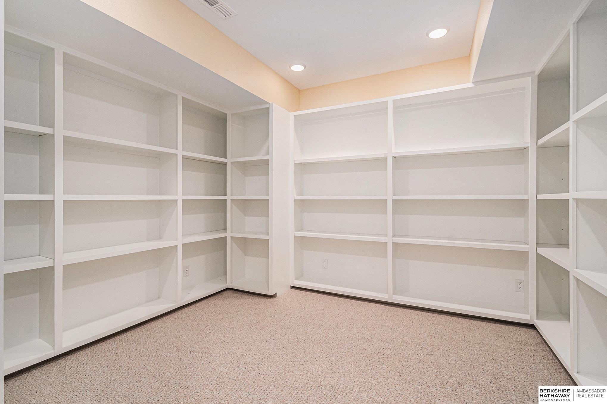 Springfield, Nebraska 68059, United States, 4 Bedrooms Bedrooms, ,3 BathroomsBathrooms,Residential,Active,98020