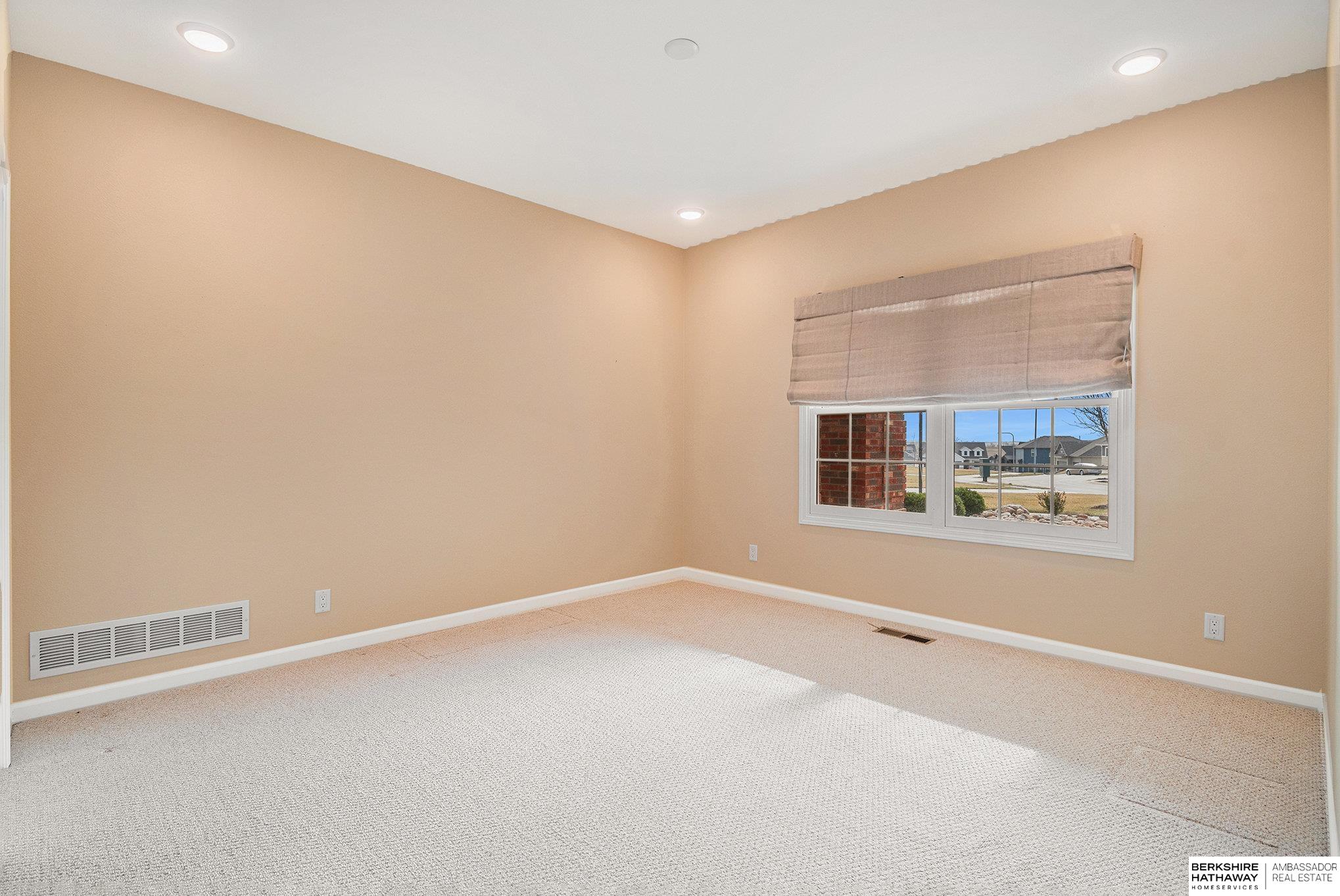 Springfield, Nebraska 68059, United States, 4 Bedrooms Bedrooms, ,3 BathroomsBathrooms,Residential,Active,98020