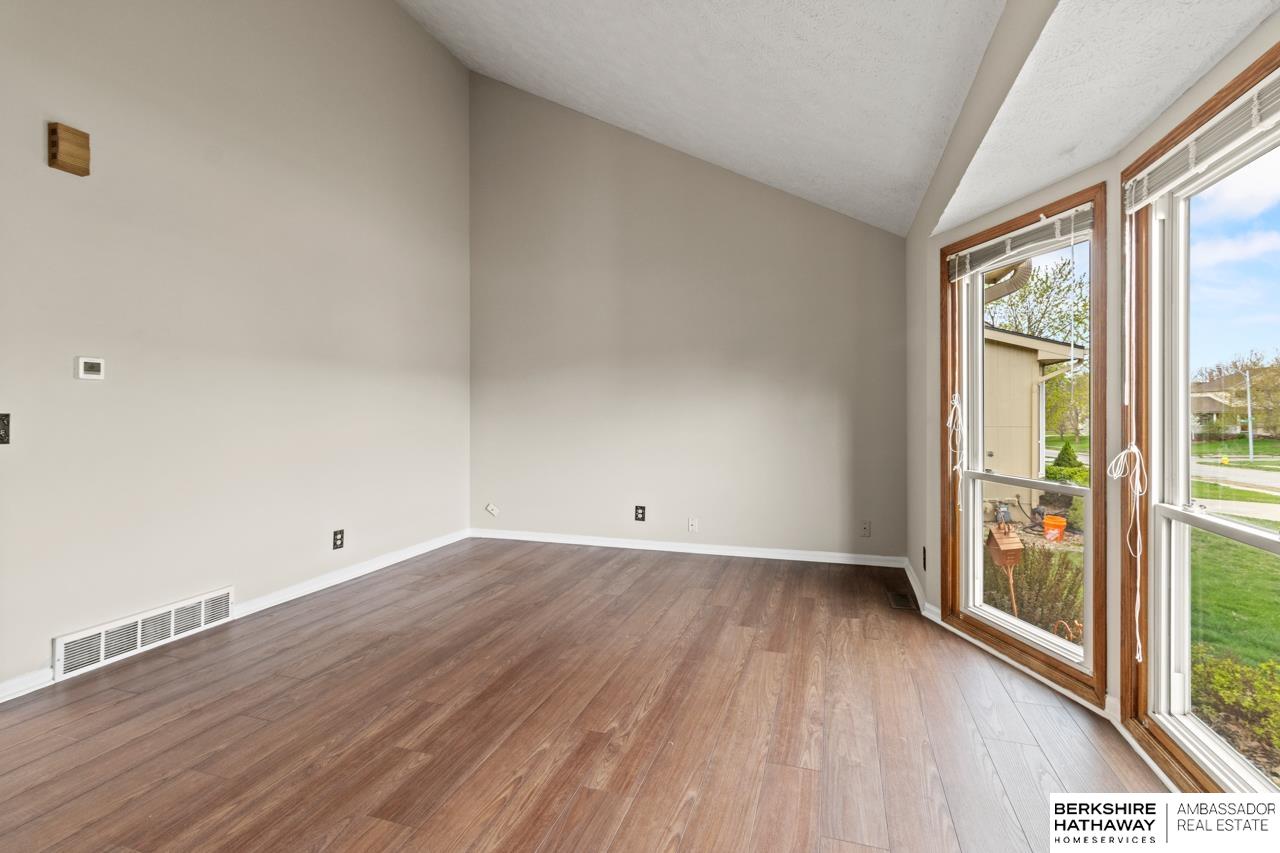 Papillion, Nebraska 68046, United States, 3 Bedrooms Bedrooms, ,3 BathroomsBathrooms,Residential,Pending,115653