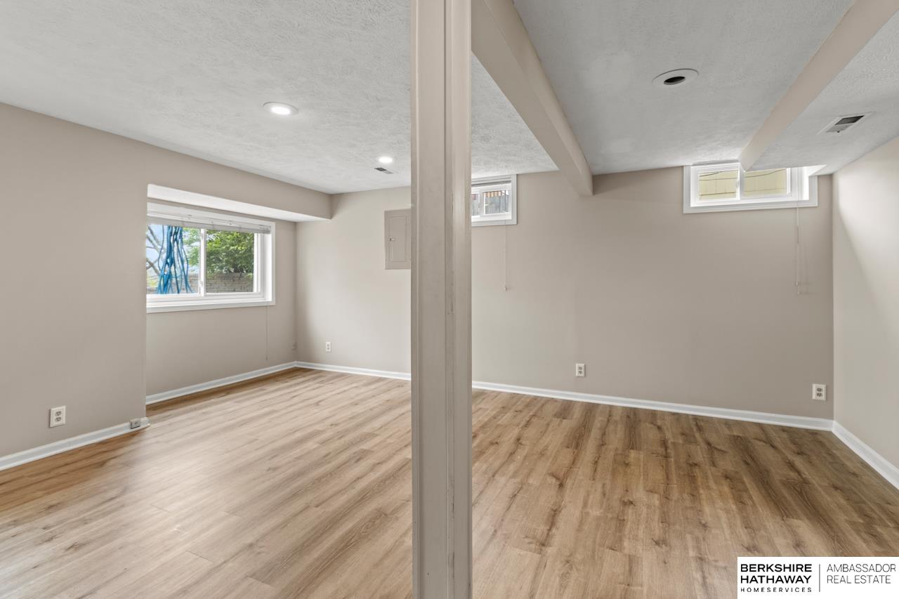 Papillion, Nebraska 68046, United States, 3 Bedrooms Bedrooms, ,3 BathroomsBathrooms,Residential,Pending,115653