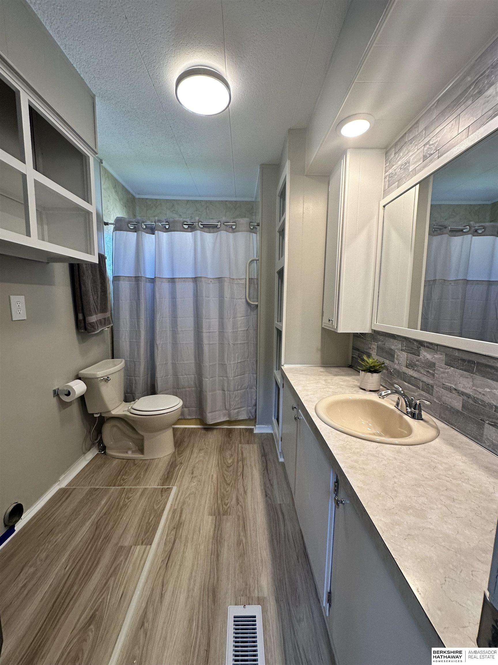 Omaha, Nebraska 68112, United States, 2 Bedrooms Bedrooms, ,1 BathroomBathrooms,Residential,Pending,124382