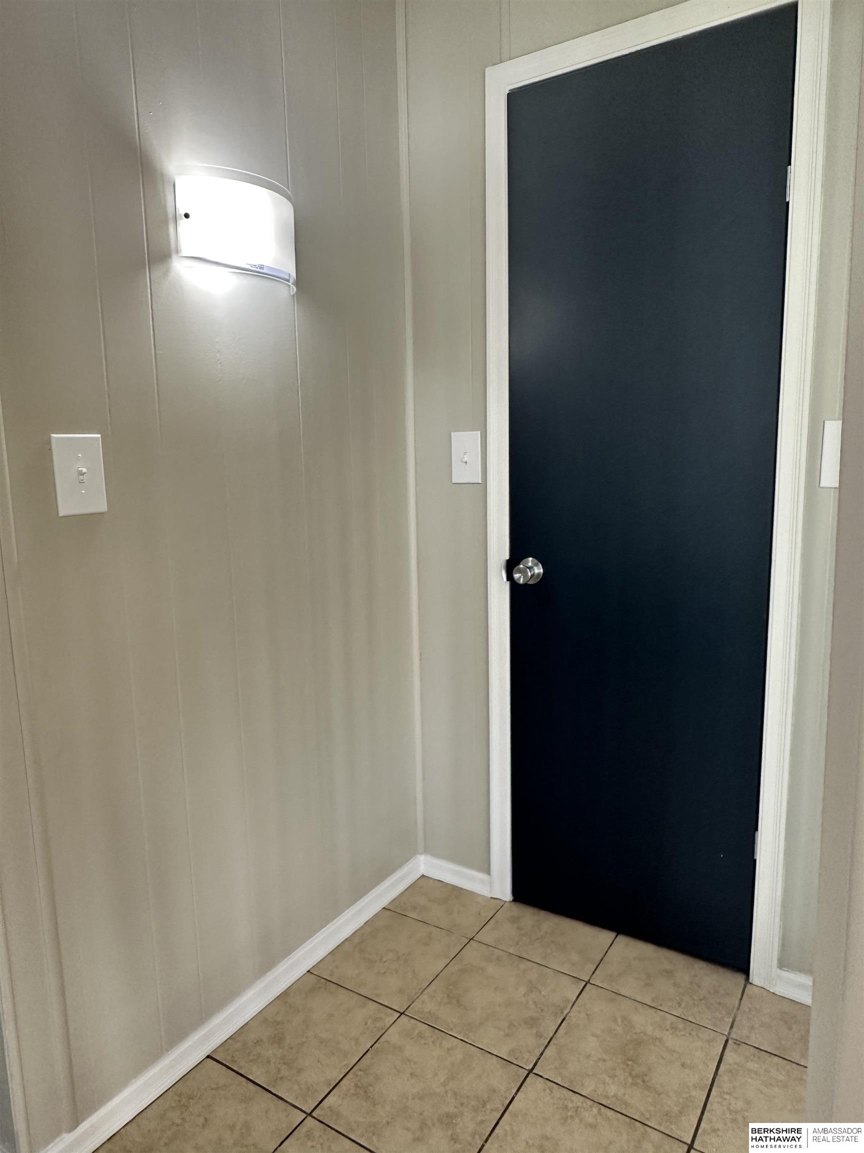 Omaha, Nebraska 68112, United States, 2 Bedrooms Bedrooms, ,1 BathroomBathrooms,Residential,Pending,124382