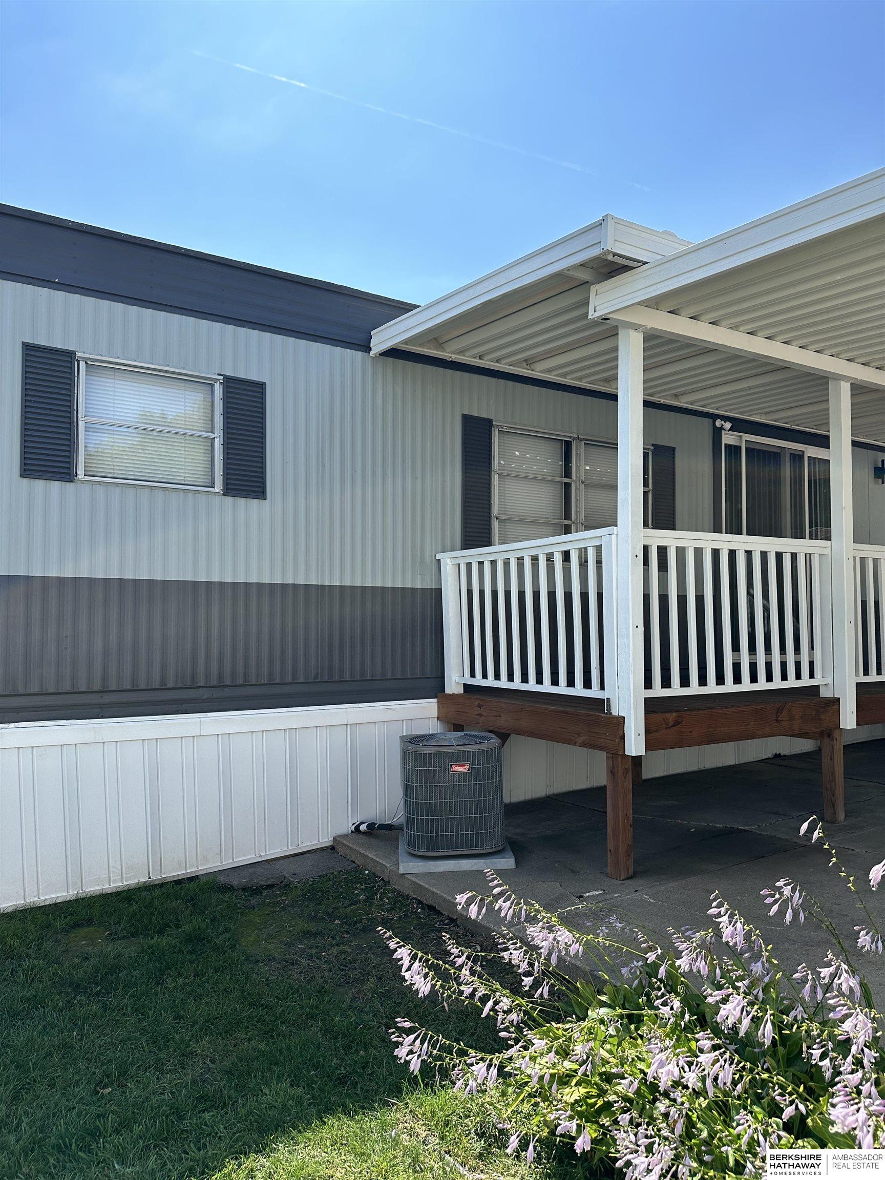 Omaha, Nebraska 68112, United States, 2 Bedrooms Bedrooms, ,1 BathroomBathrooms,Residential,Pending,124382