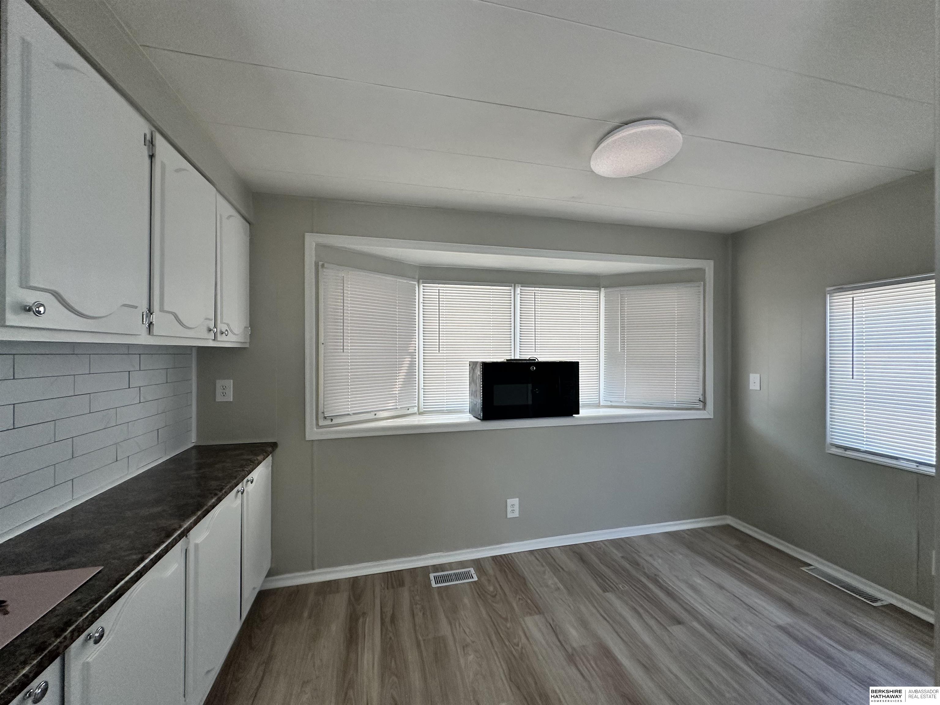 Omaha, Nebraska 68112, United States, 2 Bedrooms Bedrooms, ,1 BathroomBathrooms,Residential,Pending,124382